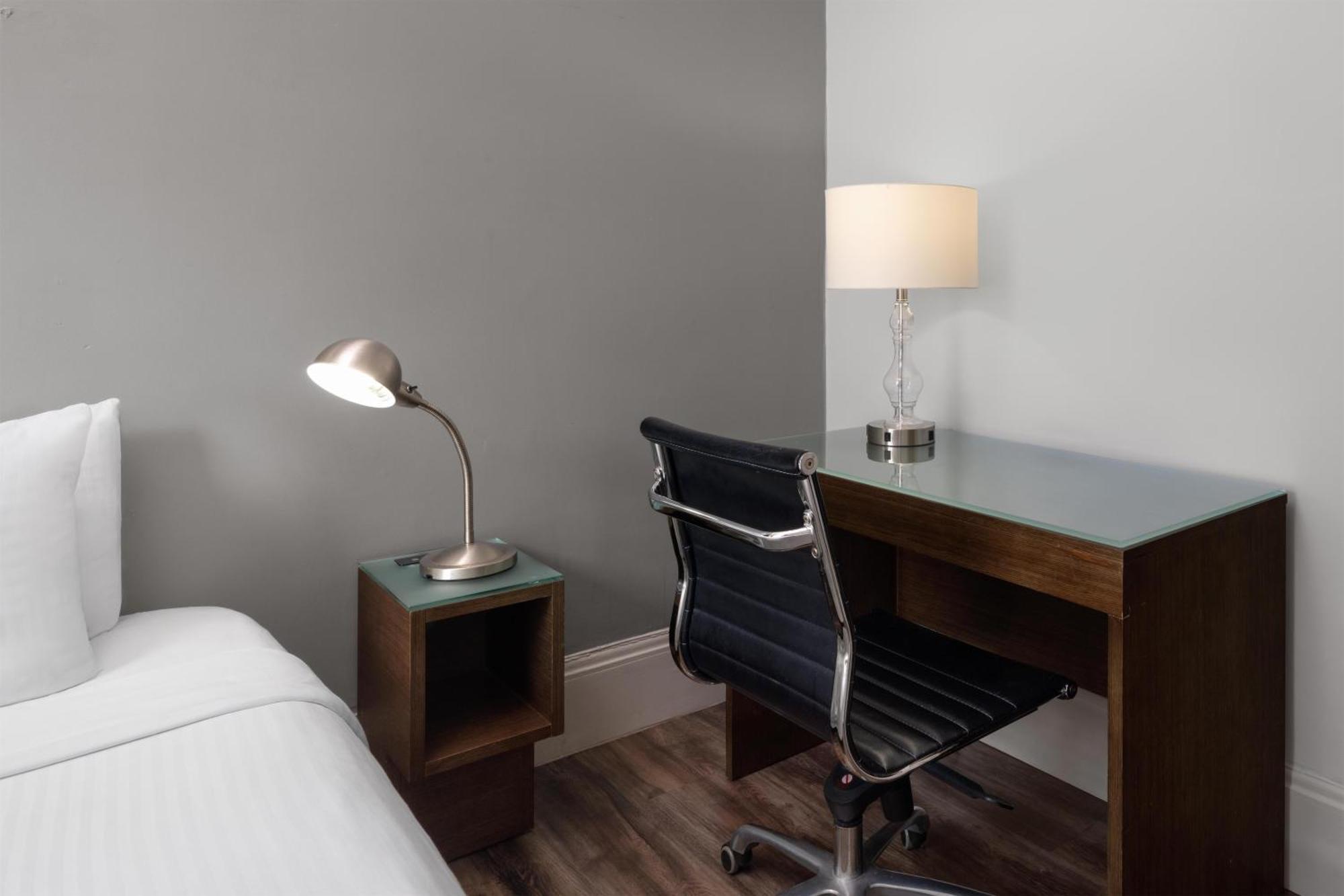Single Room Roll Shower Work Desk Mobility Access or Non-Smoking