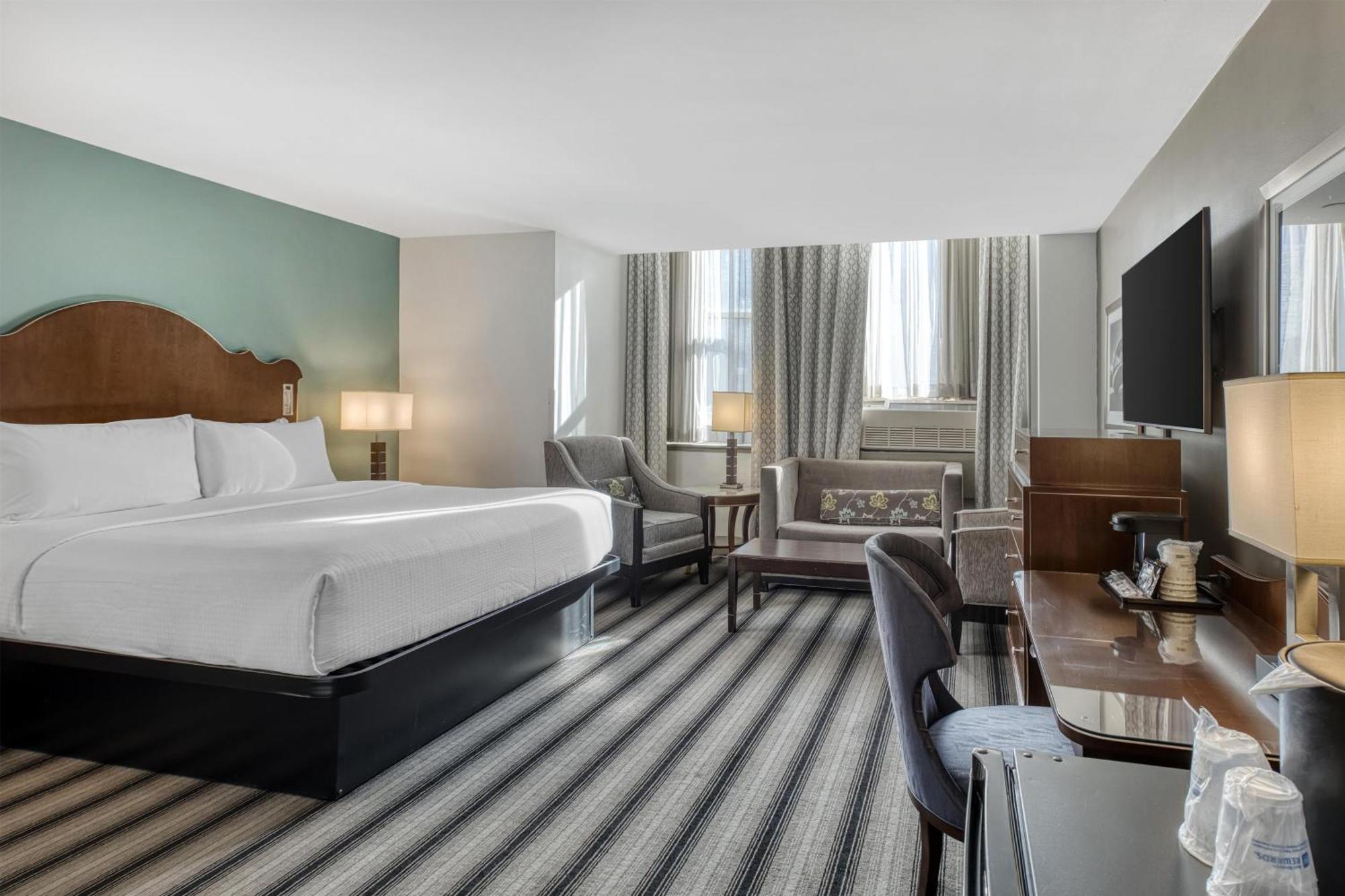 Deluxe King Suite