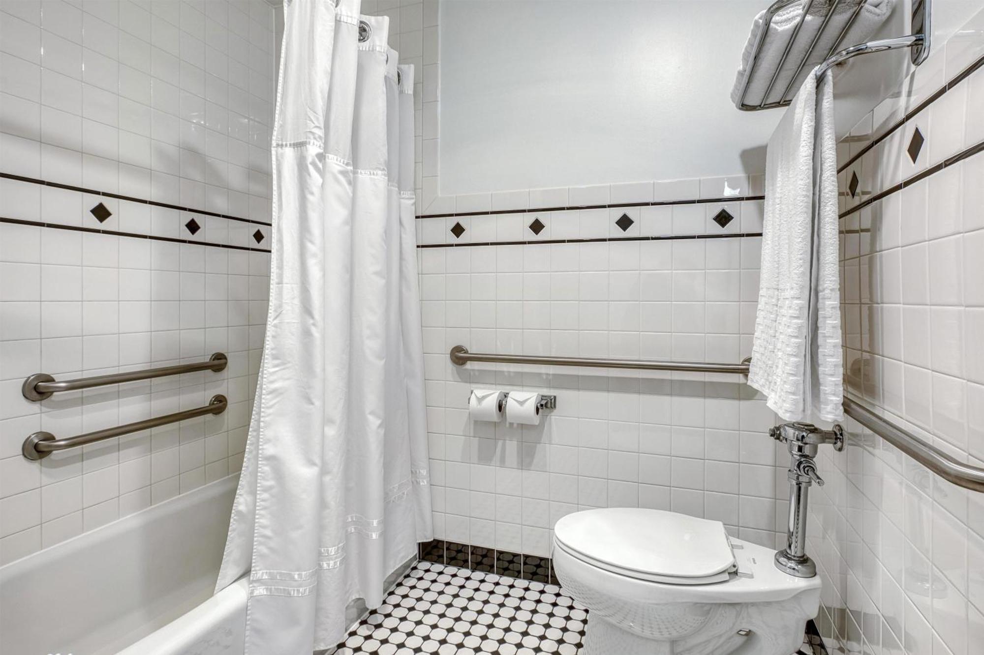 King Suite Bath Tub Disability Access