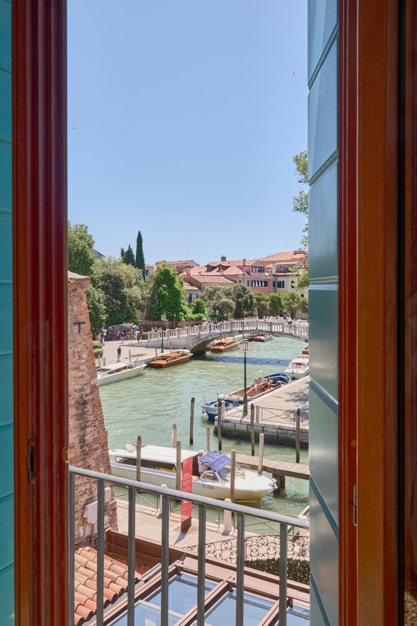 Deluxe Double or Twin Room Canal View