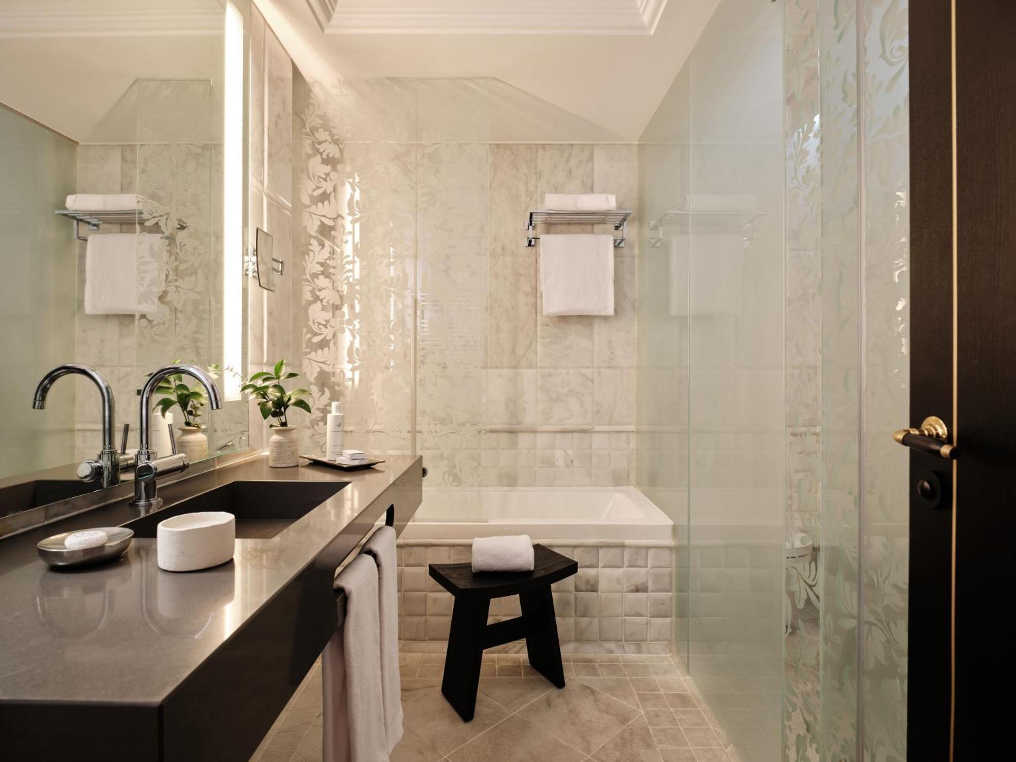 Deluxe Double or Twin Room Garden View