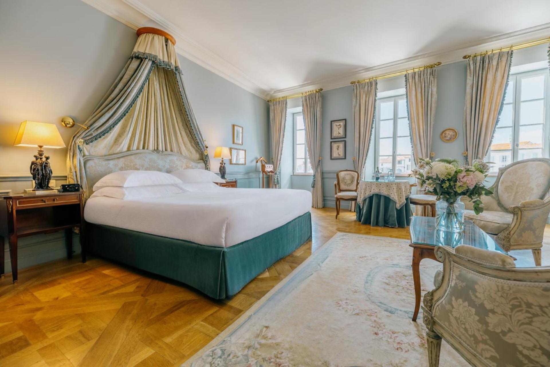 Deluxe Suite