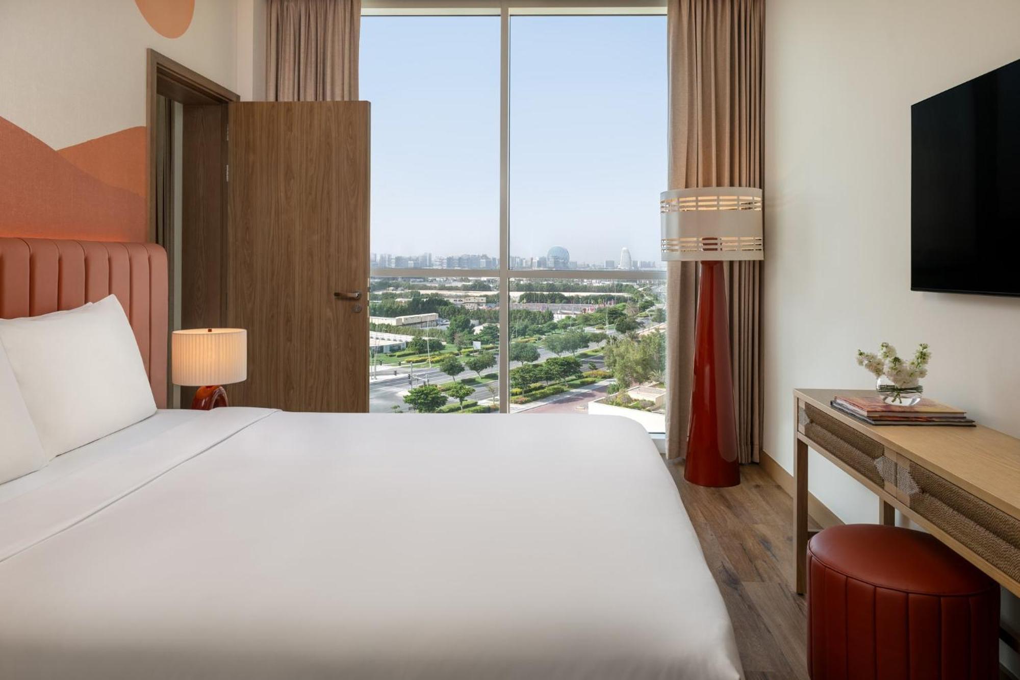 Family Queen Suite Pool View Theme Park Access