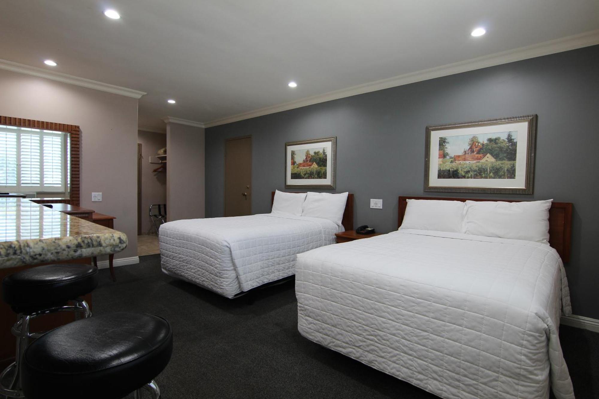 Deluxe Family Room