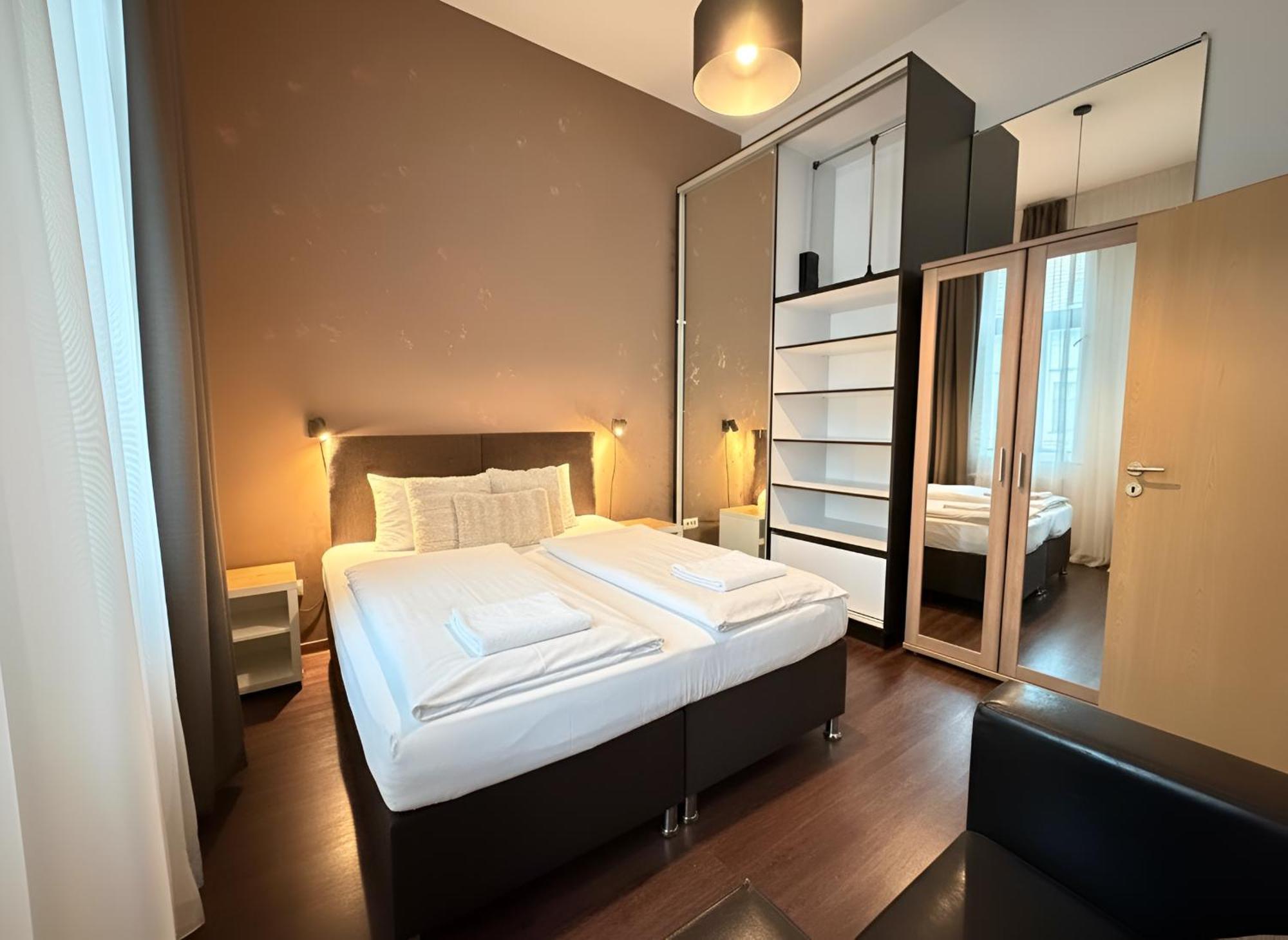 Deluxe Three-Bedroom Apartment