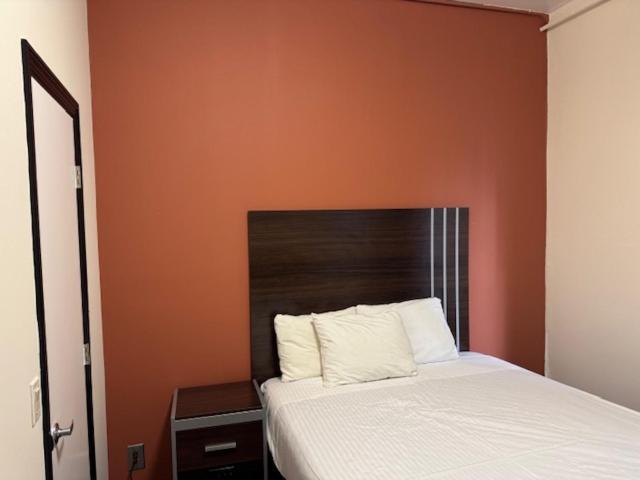 Renovated 1 Queen Bed Private Bathroom Non Smoking