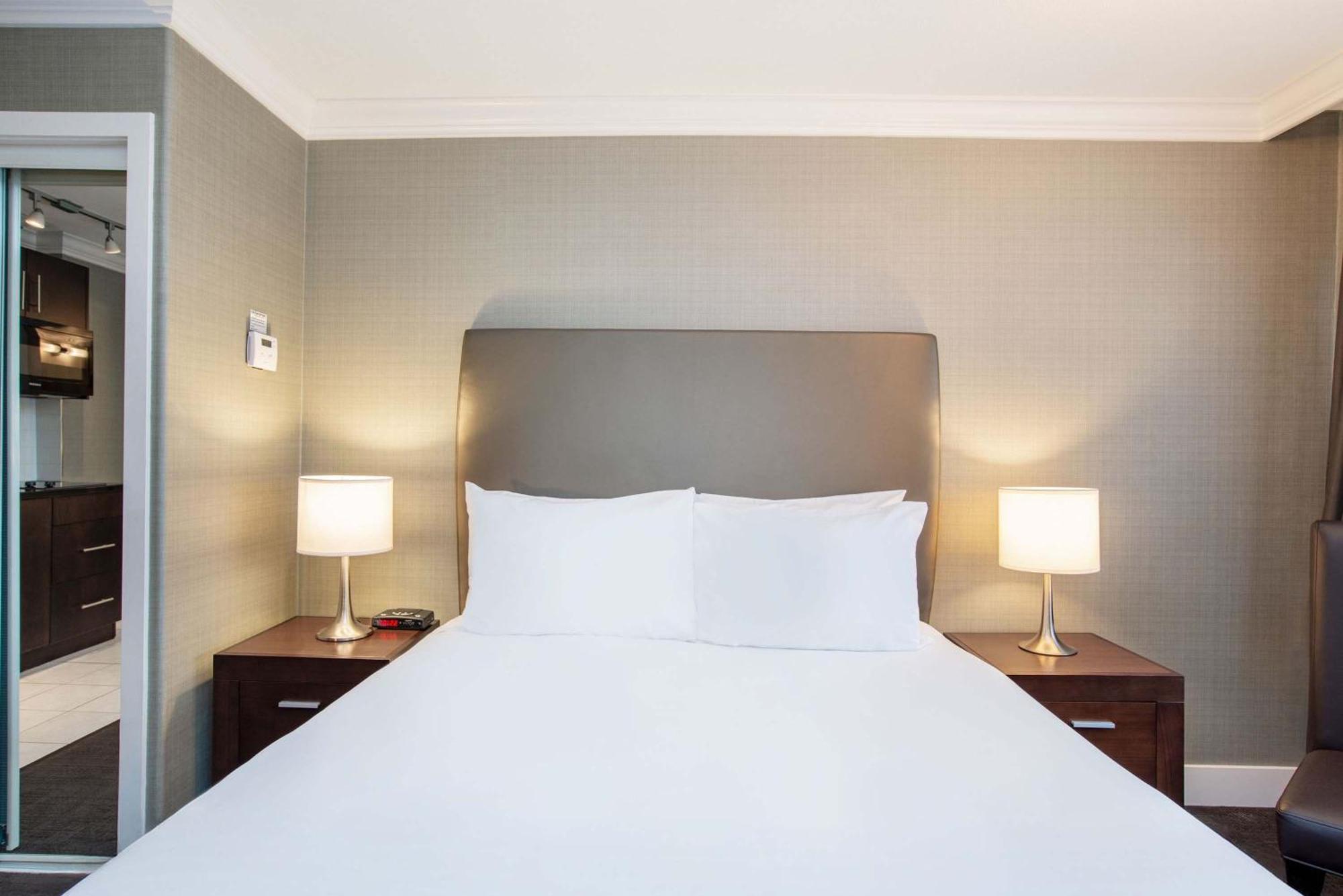 Studio Suite 1 Queen Bed Kitchenette