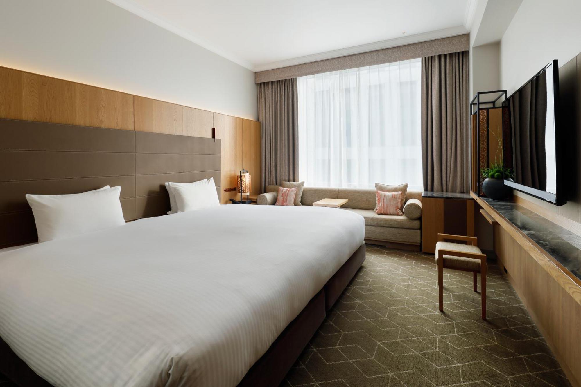 Superior Wide King Room