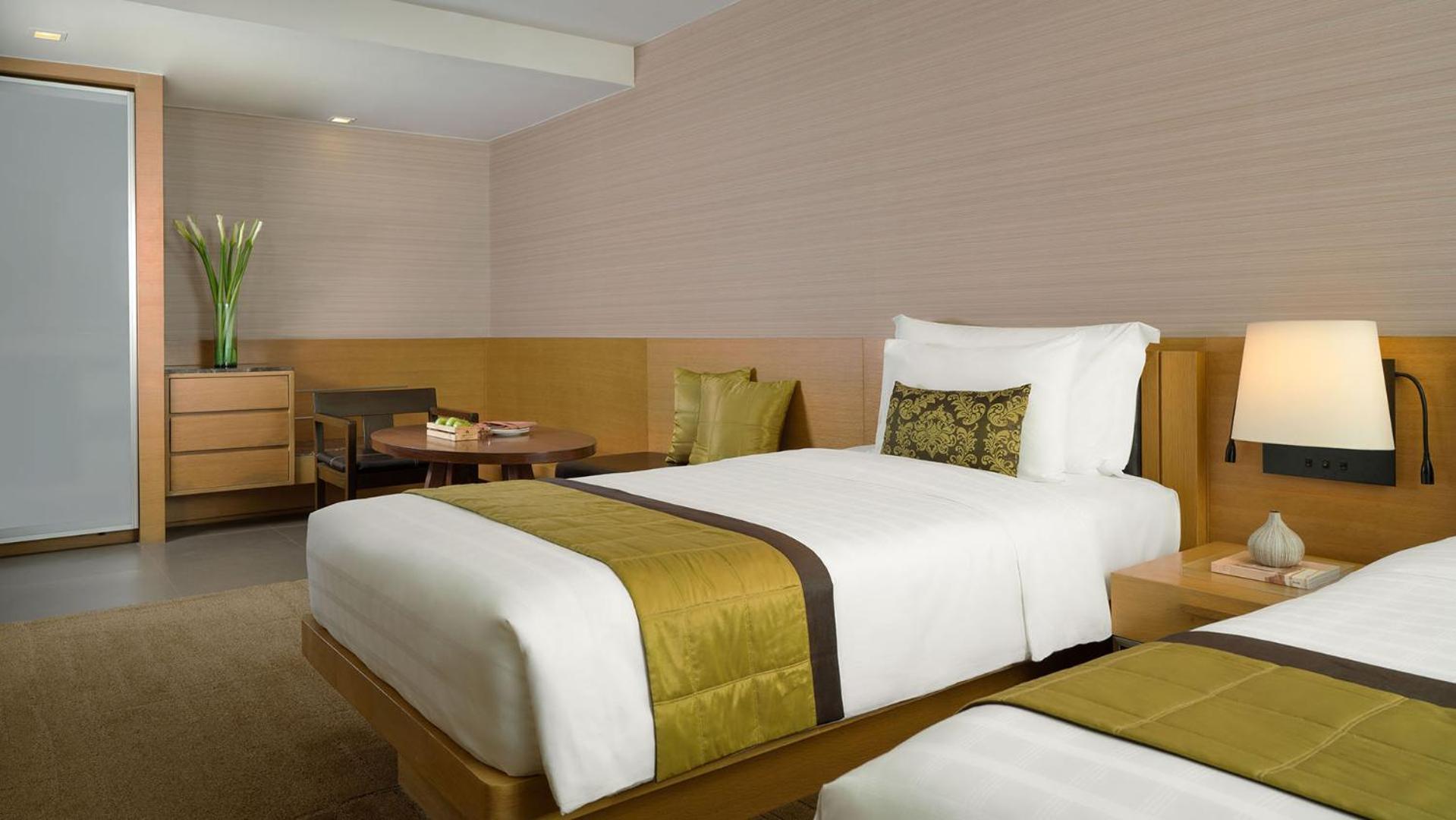 Skyline Premier Room Twin Beds