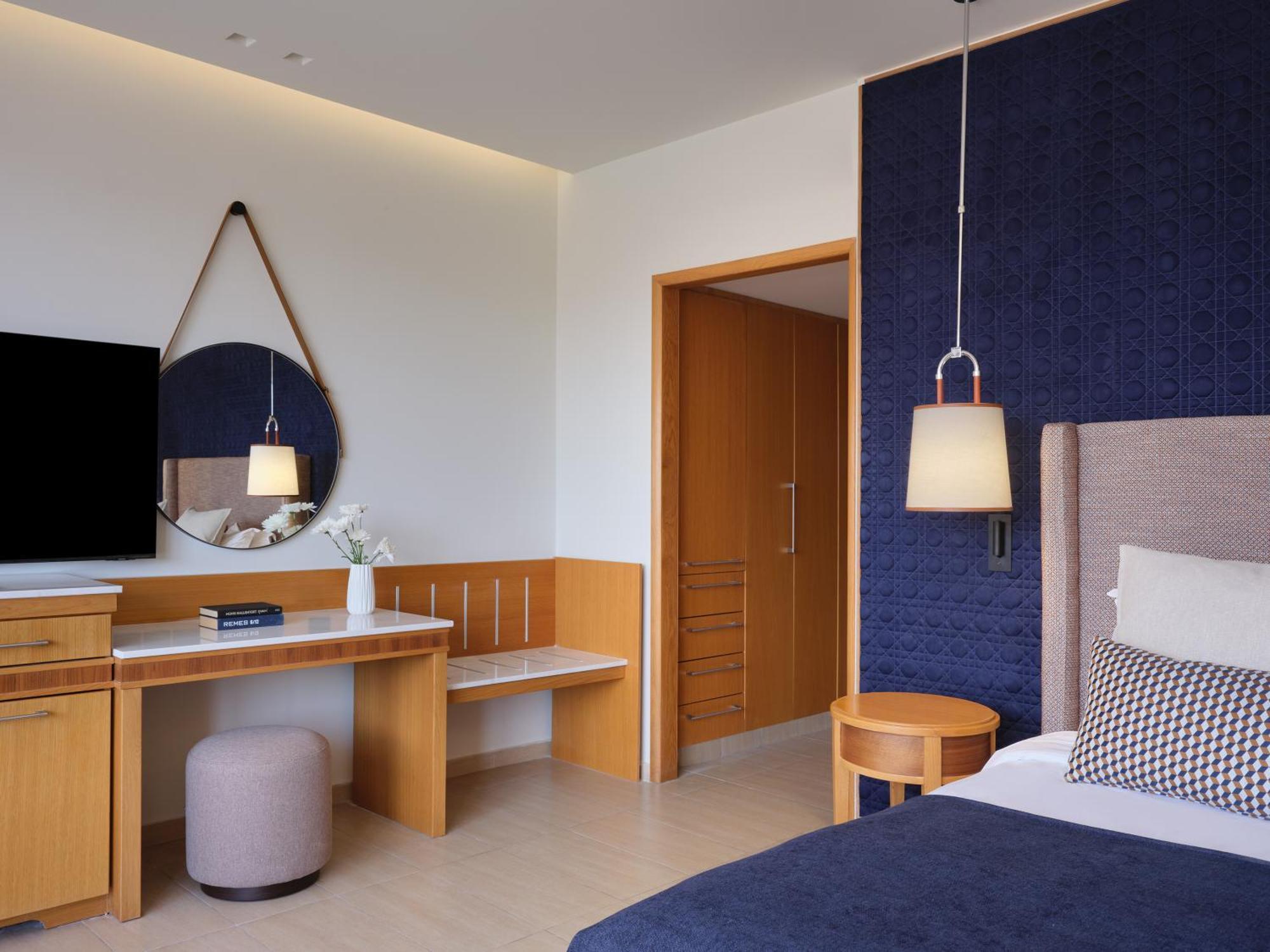 Junior Suite Inland View