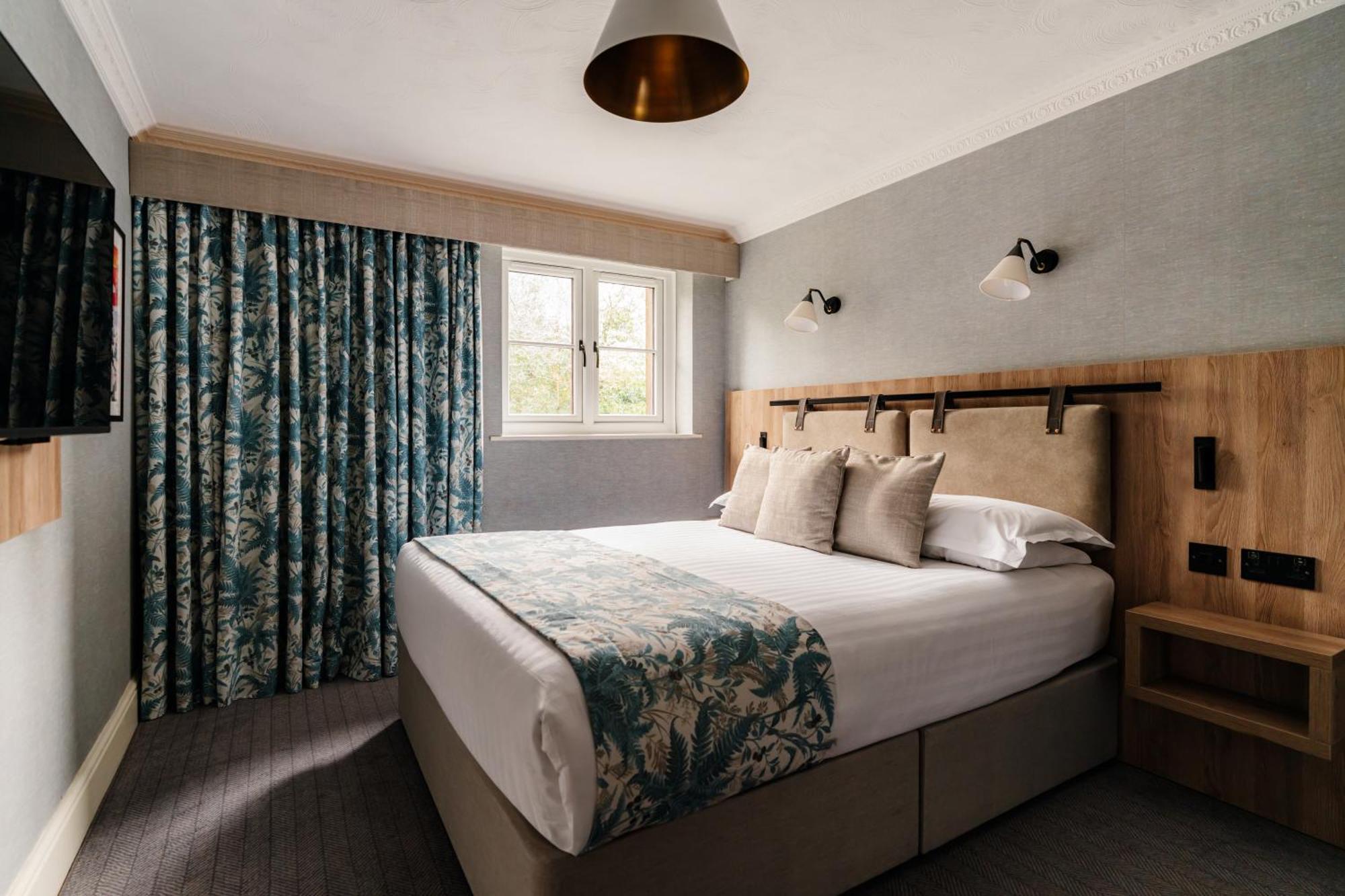 Manor Room