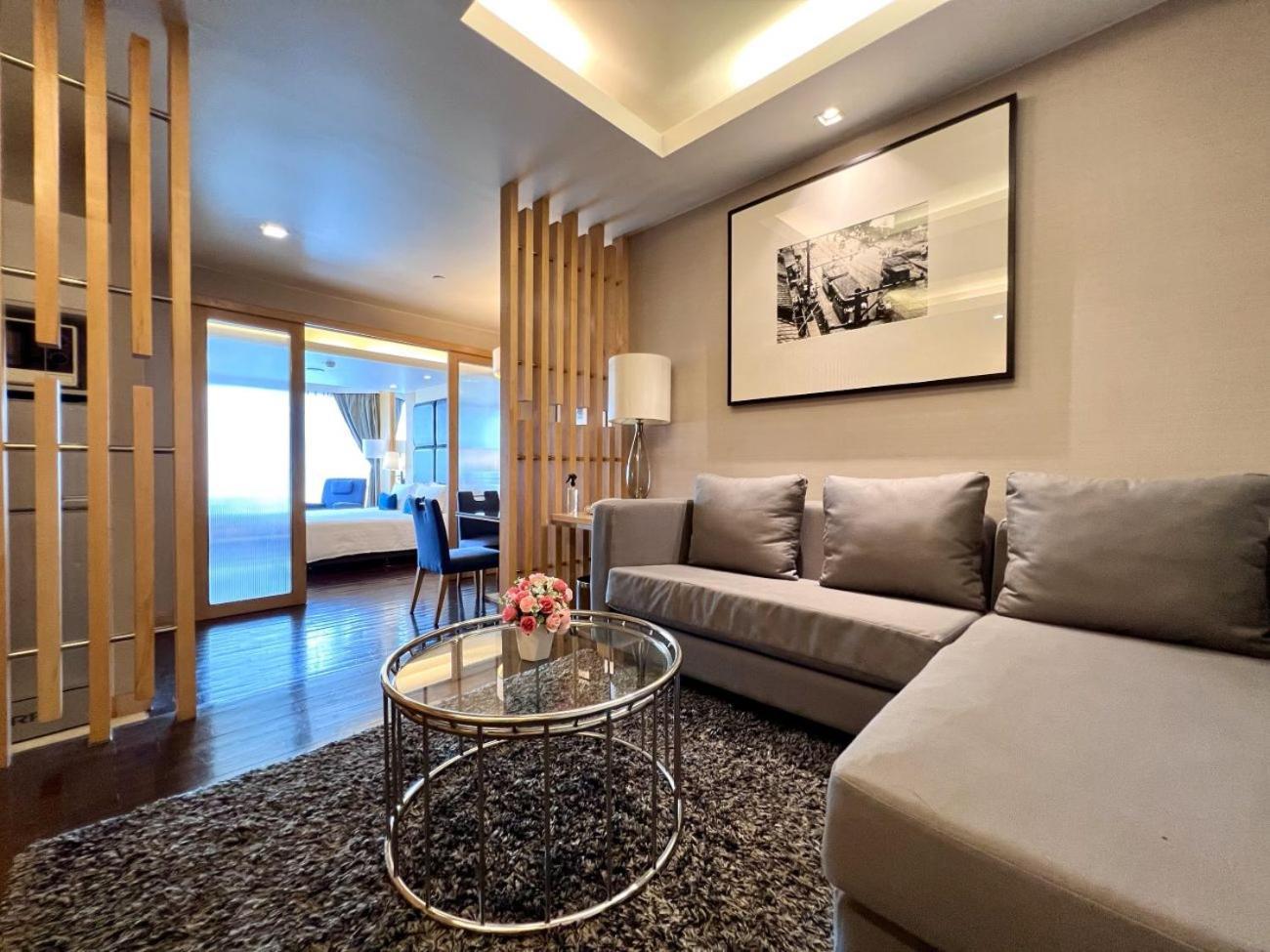 Premium One Bedroom Suite City View