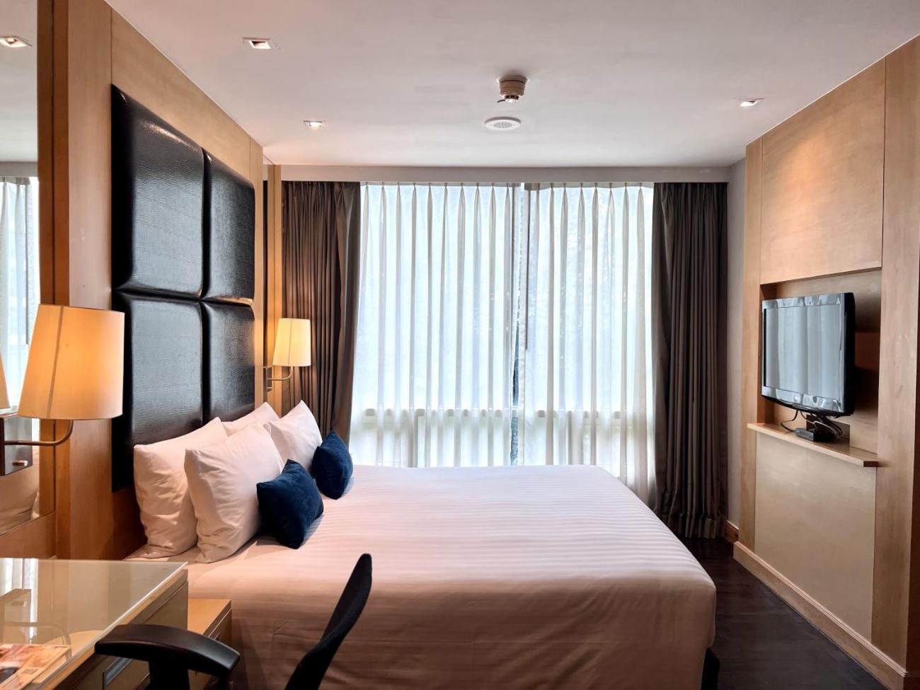 Deluxe One Bedroom Suite City View