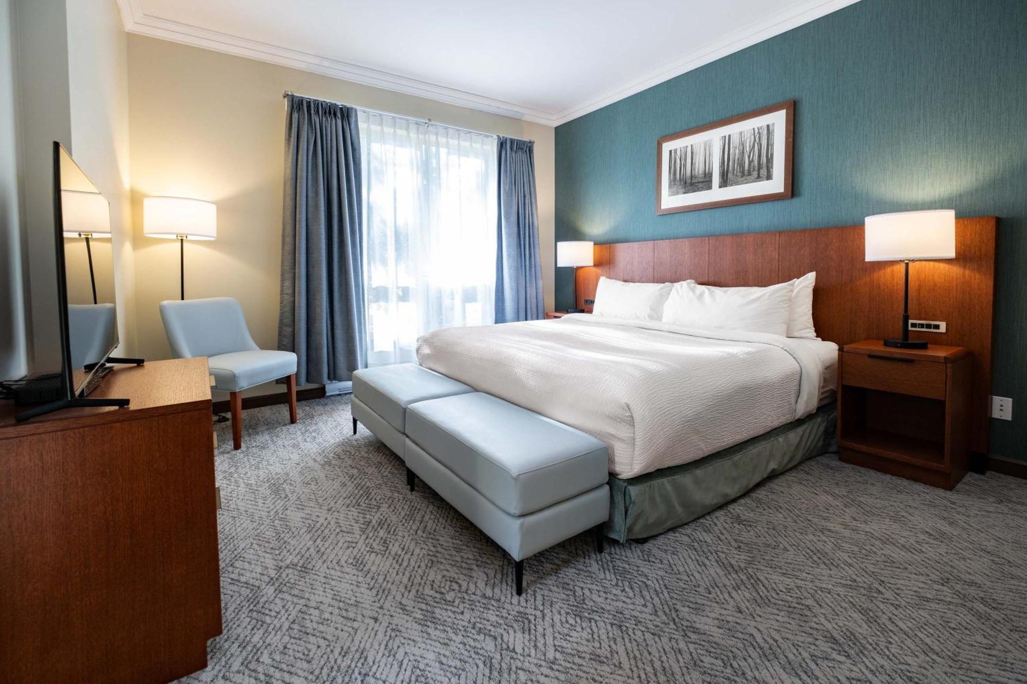 Three Bedroom Suite, 2 King Beds, 1 Queen Bed, Sofa Bed,1742673813:JPEG
