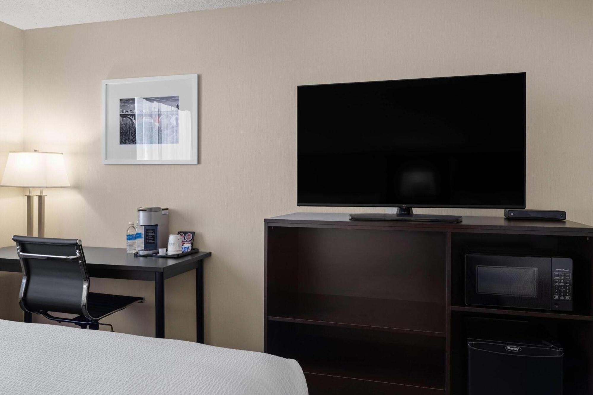 Executive Queen Room Two Queen Beds Non-Smoking