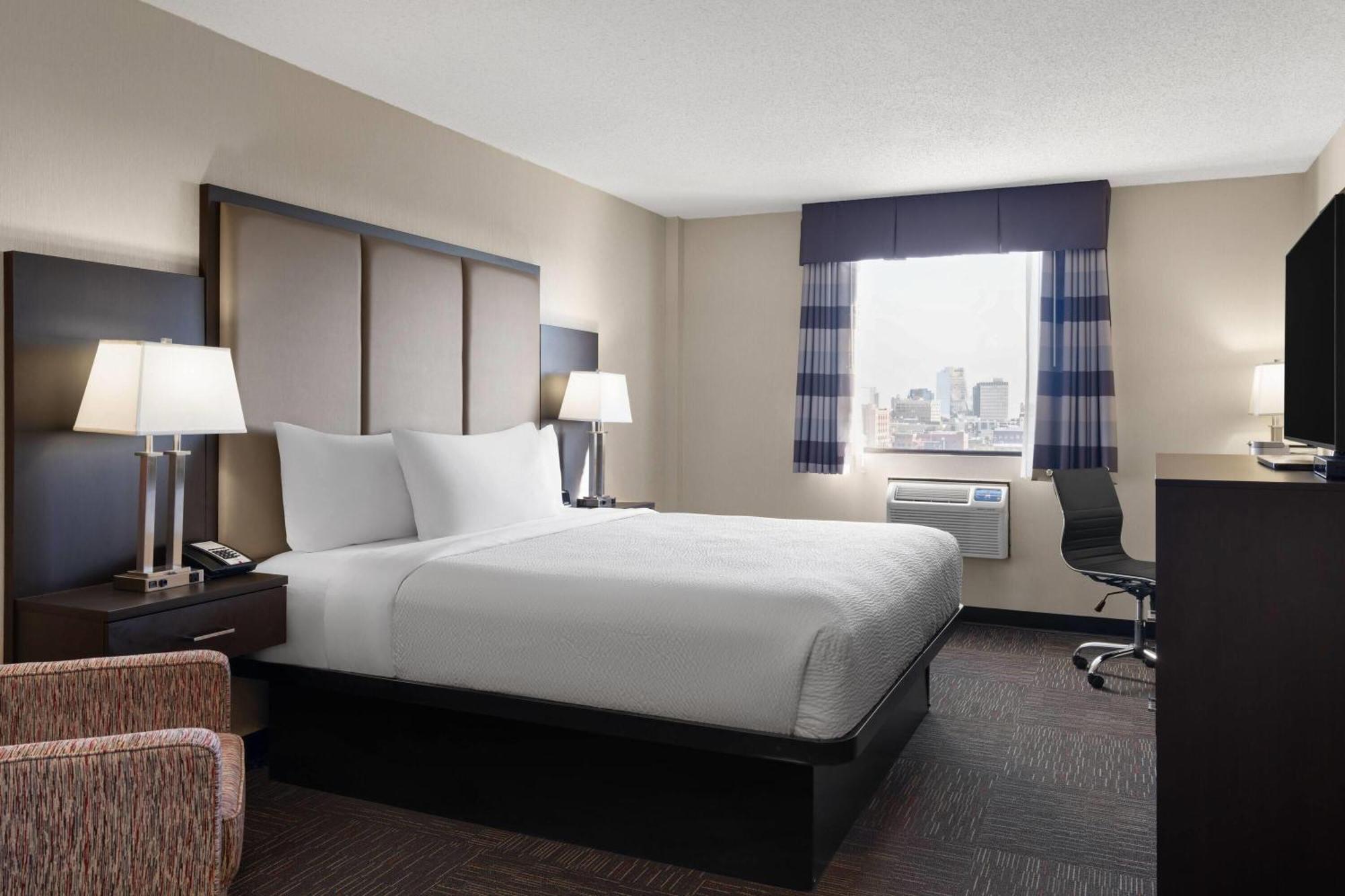 Superior King Room City View Non-Smoking