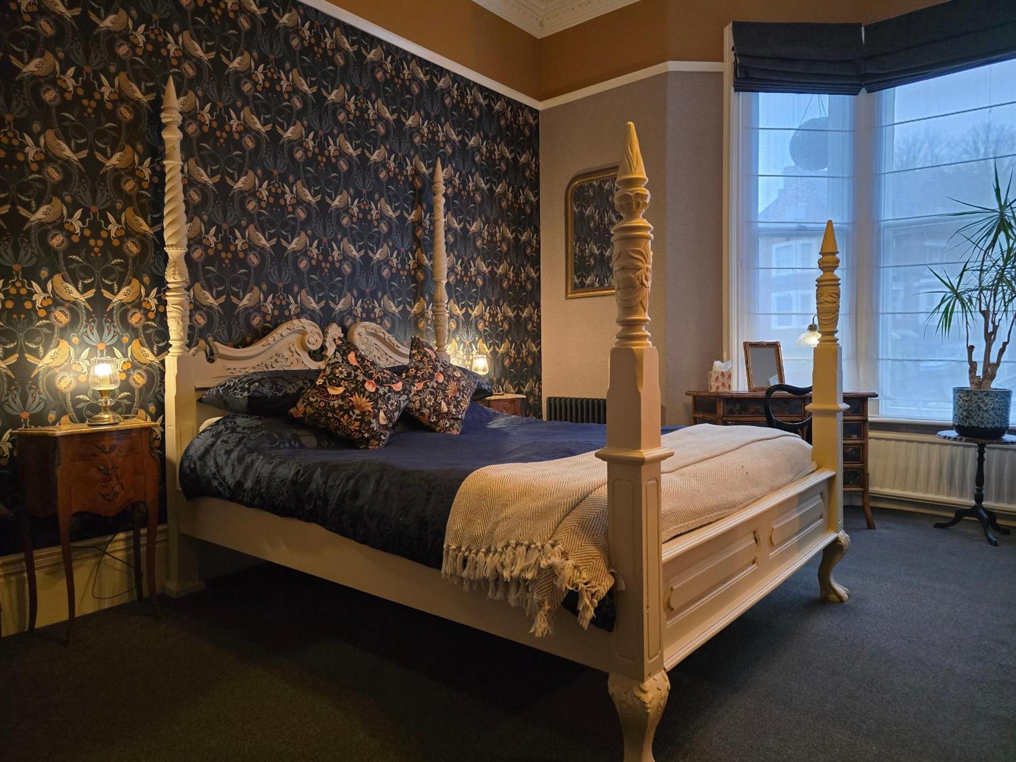 Four-Poster Ground Floor Room Ensuite