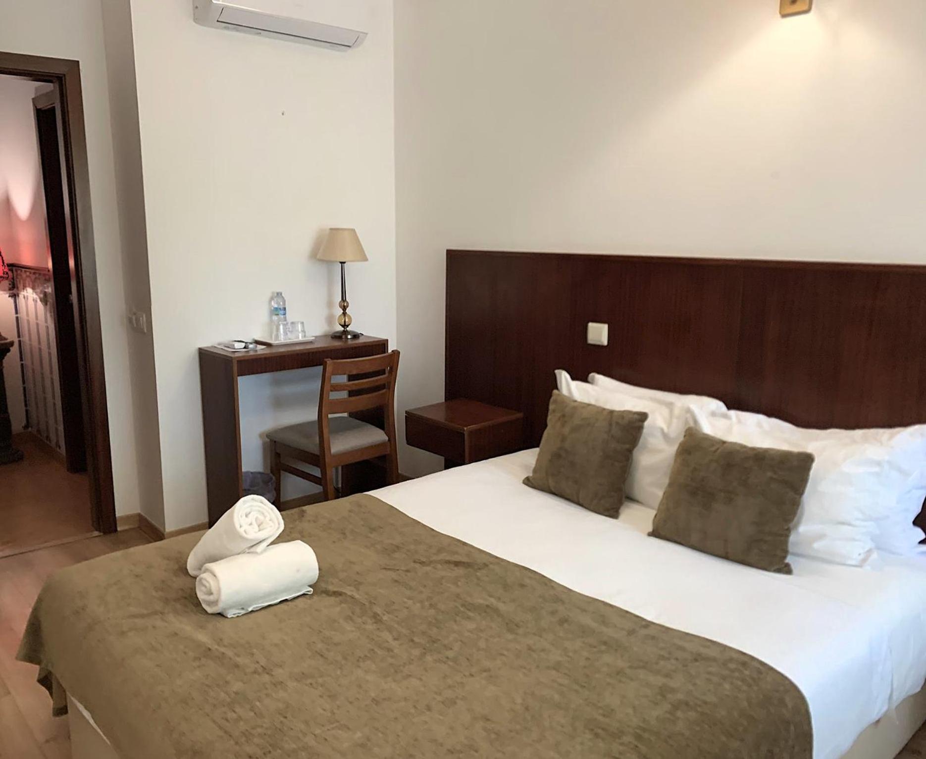 Quarto Superior com Cama de Casal ou 2 de Solteiro