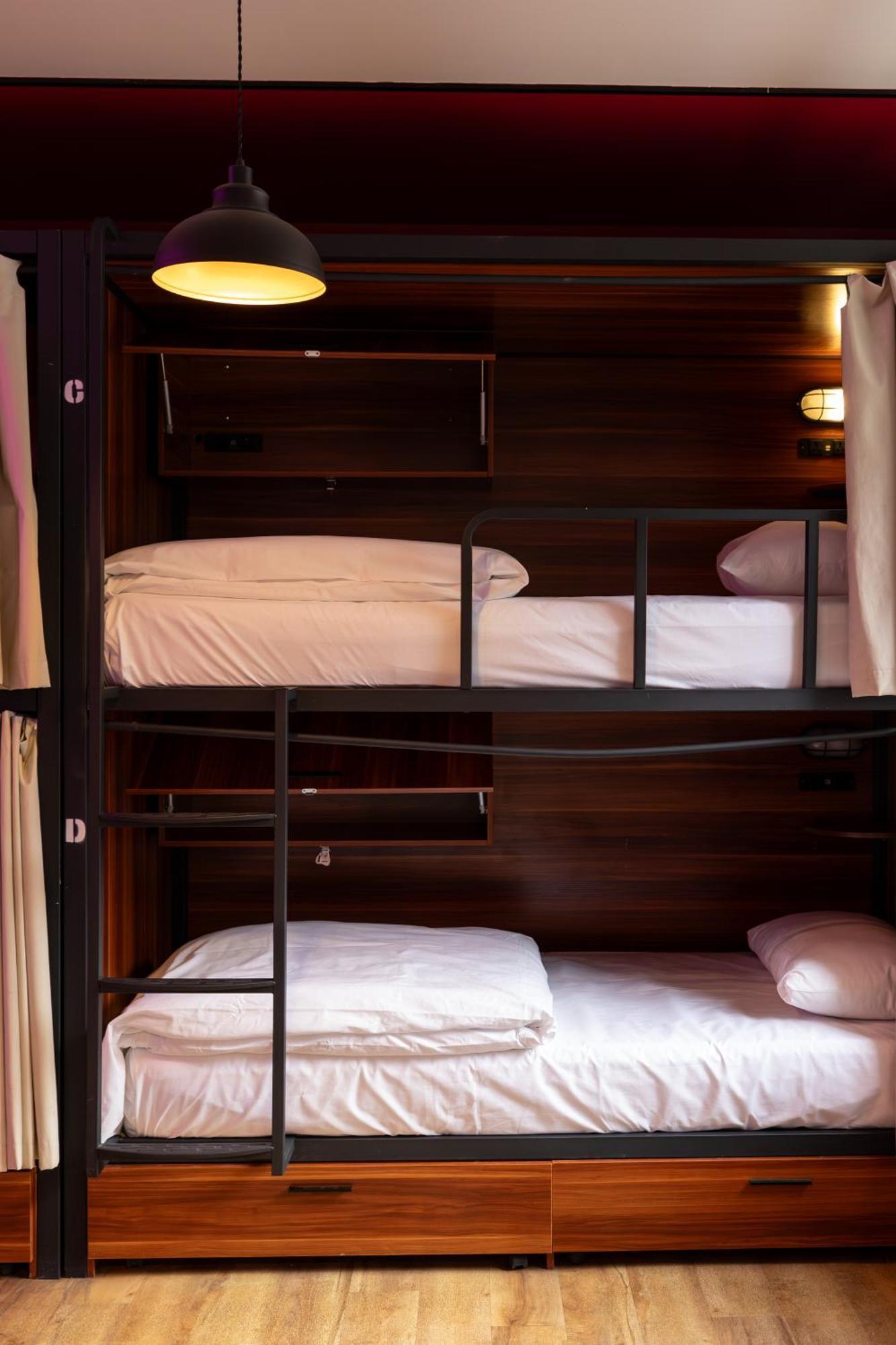 Bed 8-Bed Dormitory Room