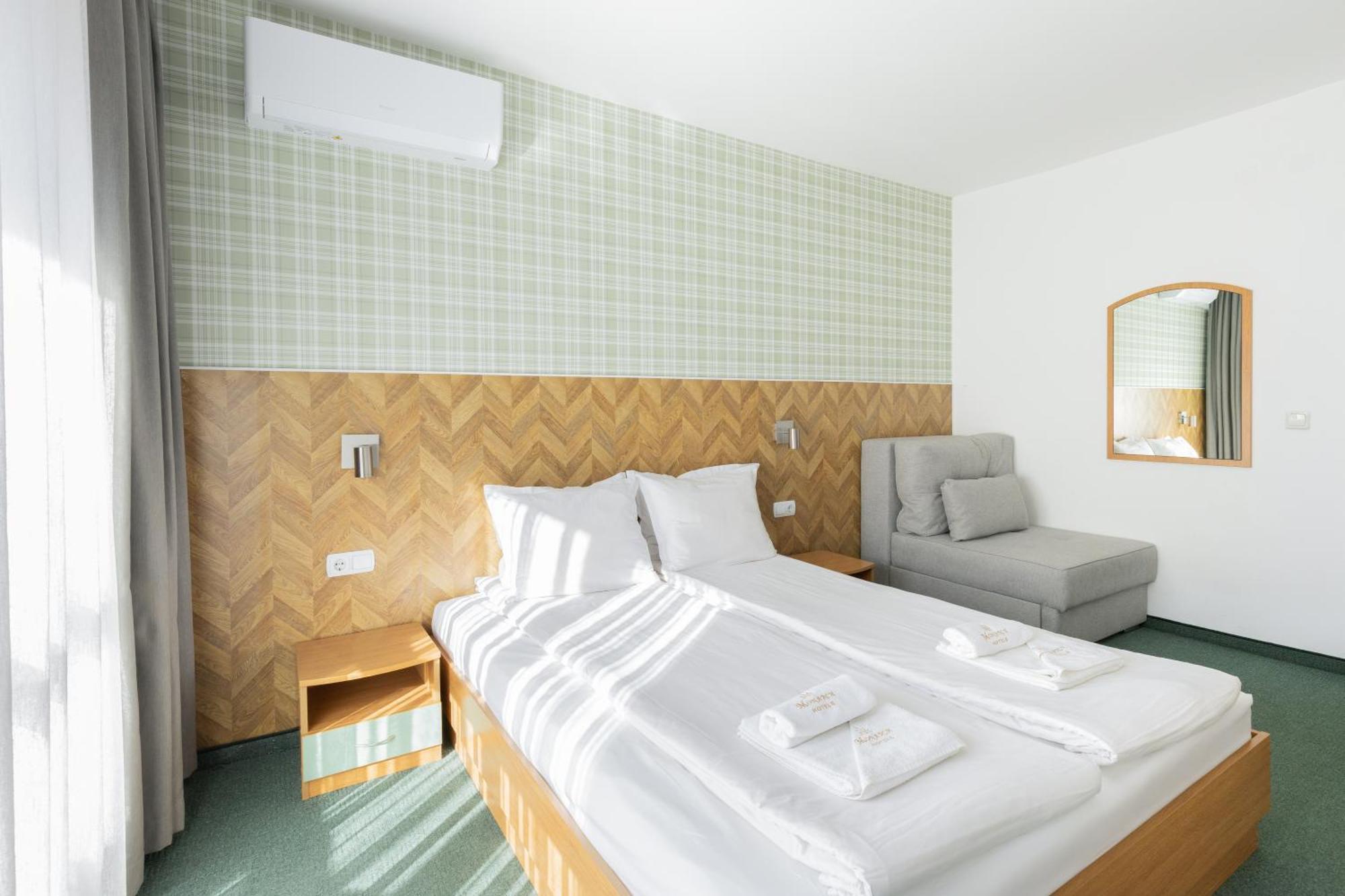 Standard Queen Room