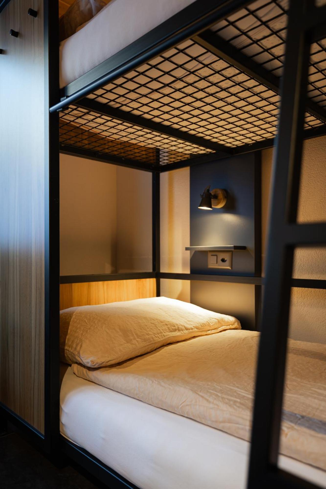 Bed 6-Bed Dormitory Room