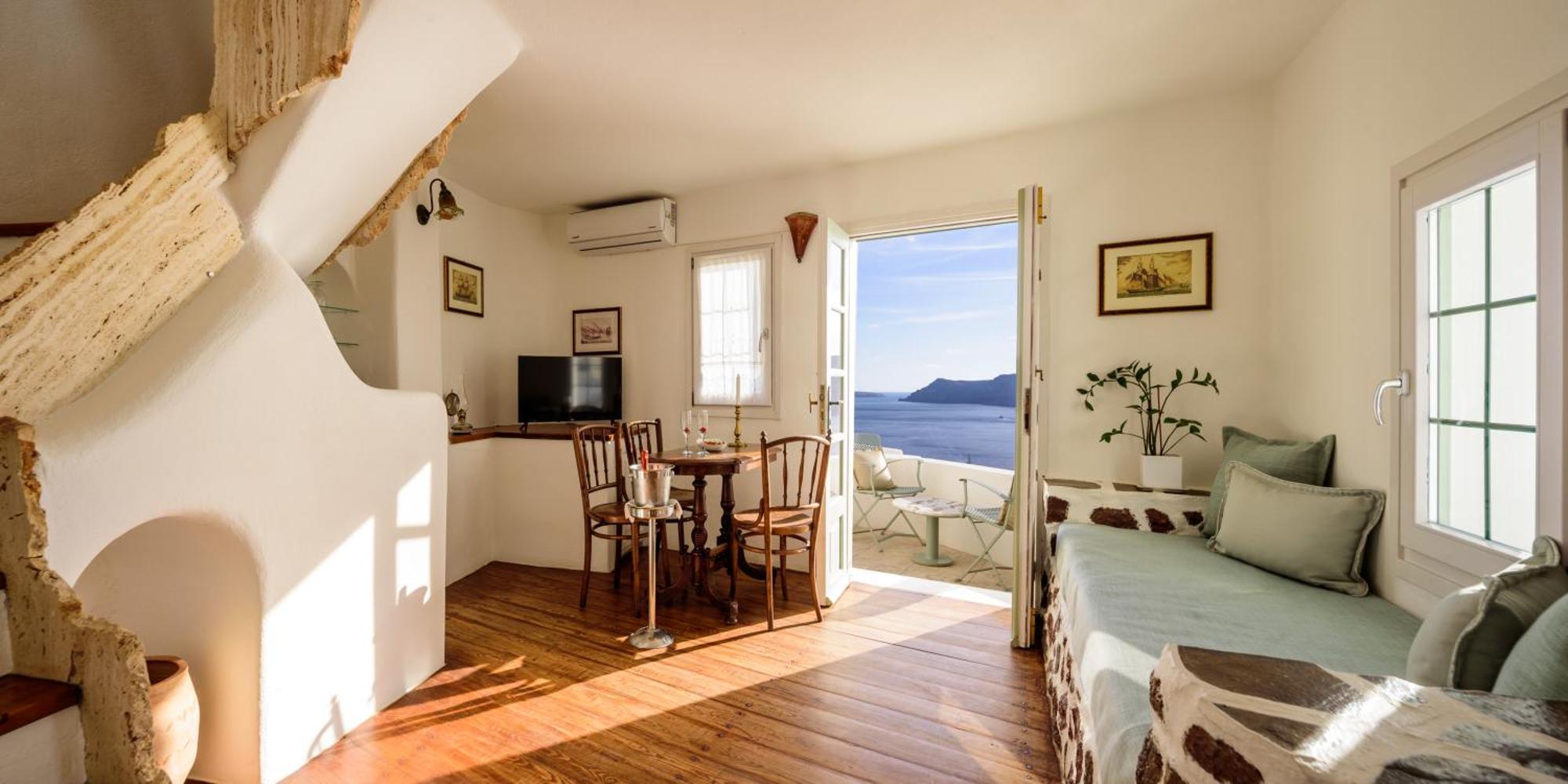 Superior Suite Private Whirlpool & Caldera View