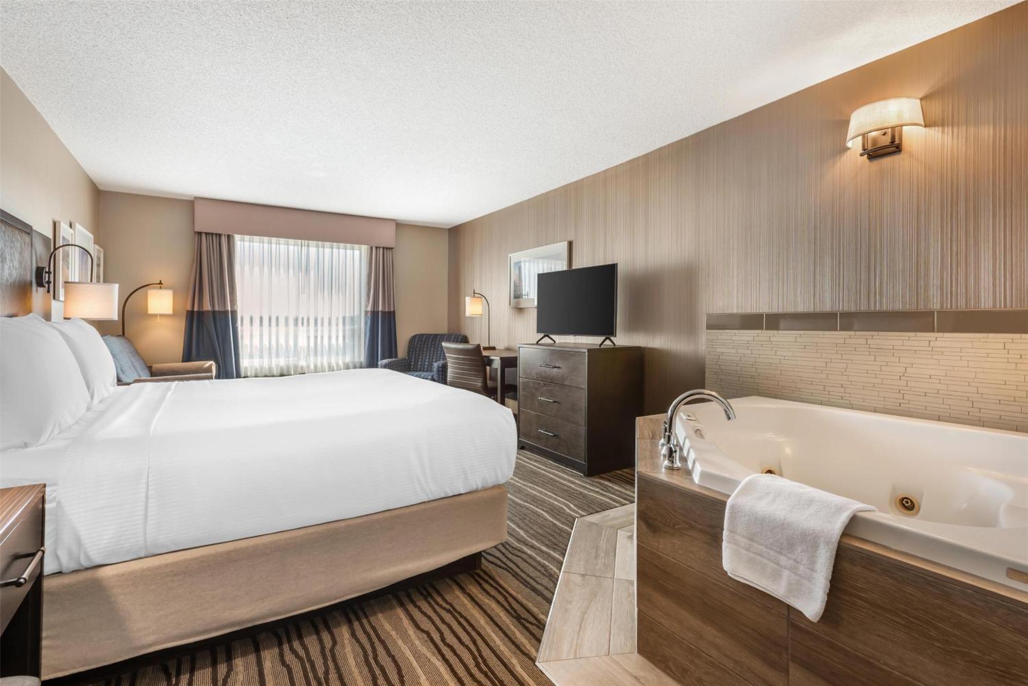 King Suite Whirlpool Non-Smoking