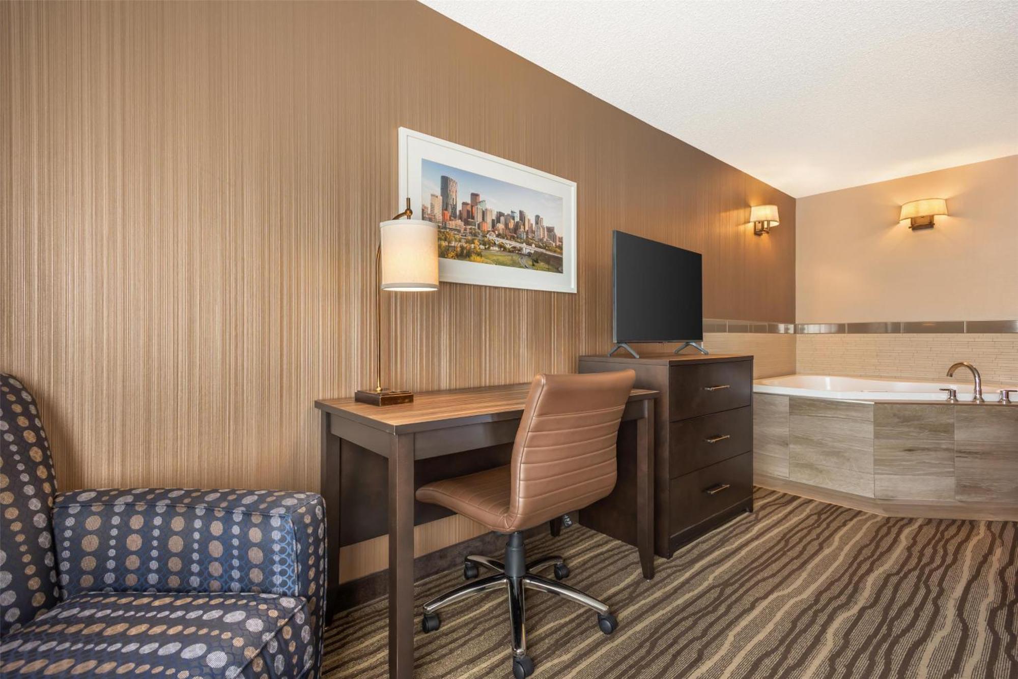 King Suite Whirlpool Non-Smoking