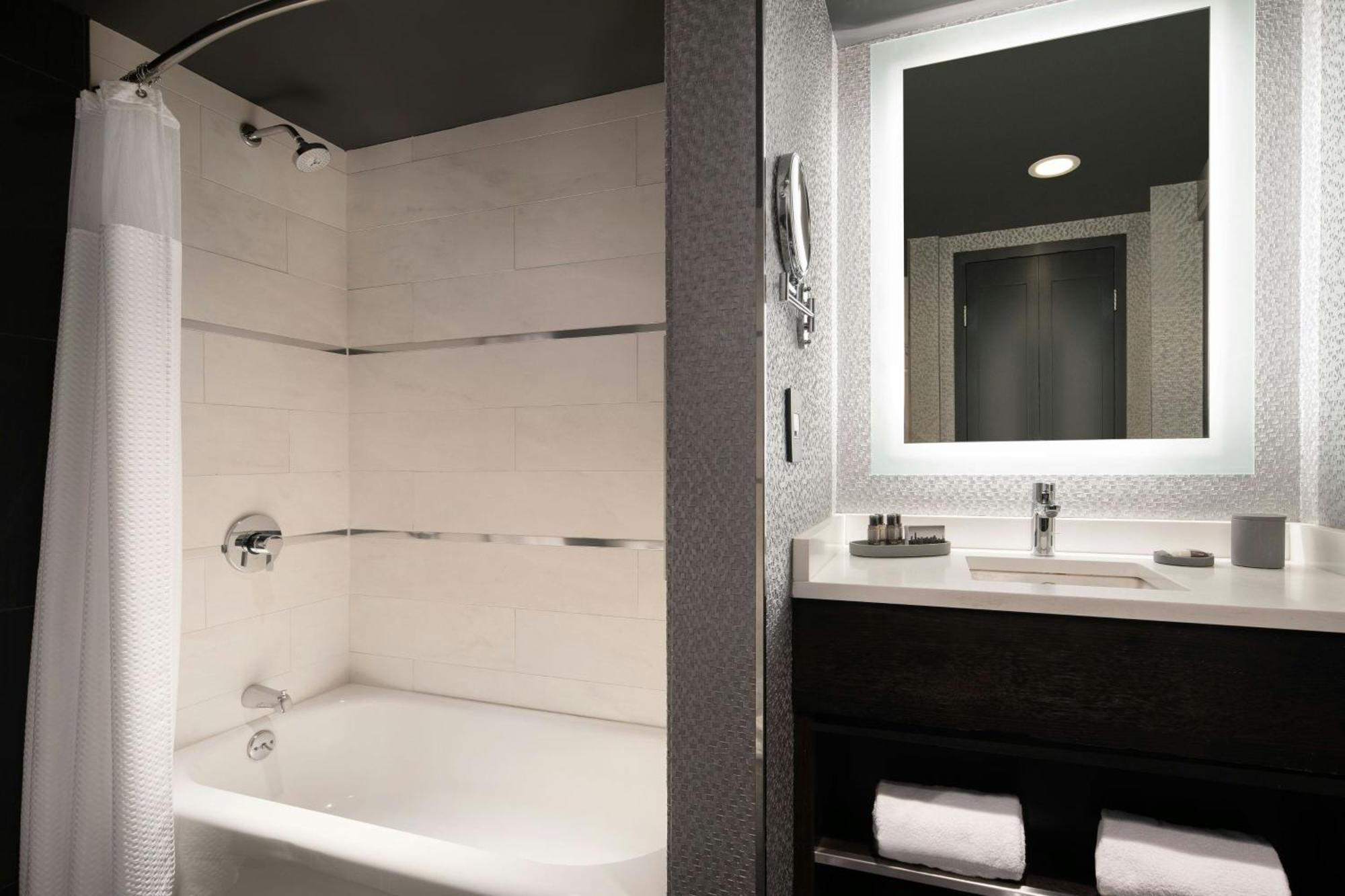 Guest Room 2 Queen Beds