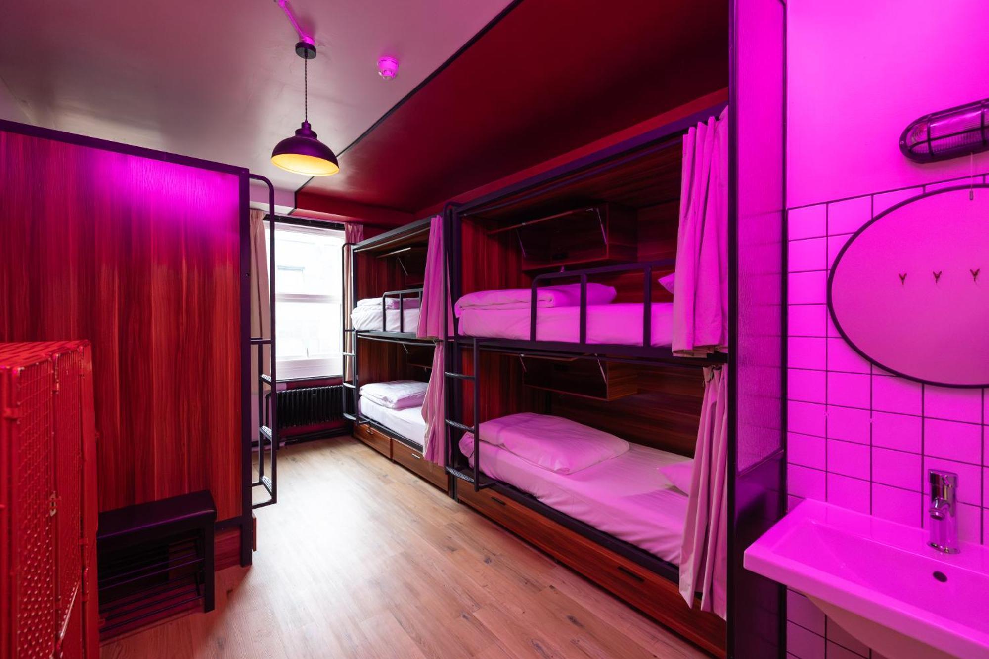 Bed 8-Bed Dormitory Room