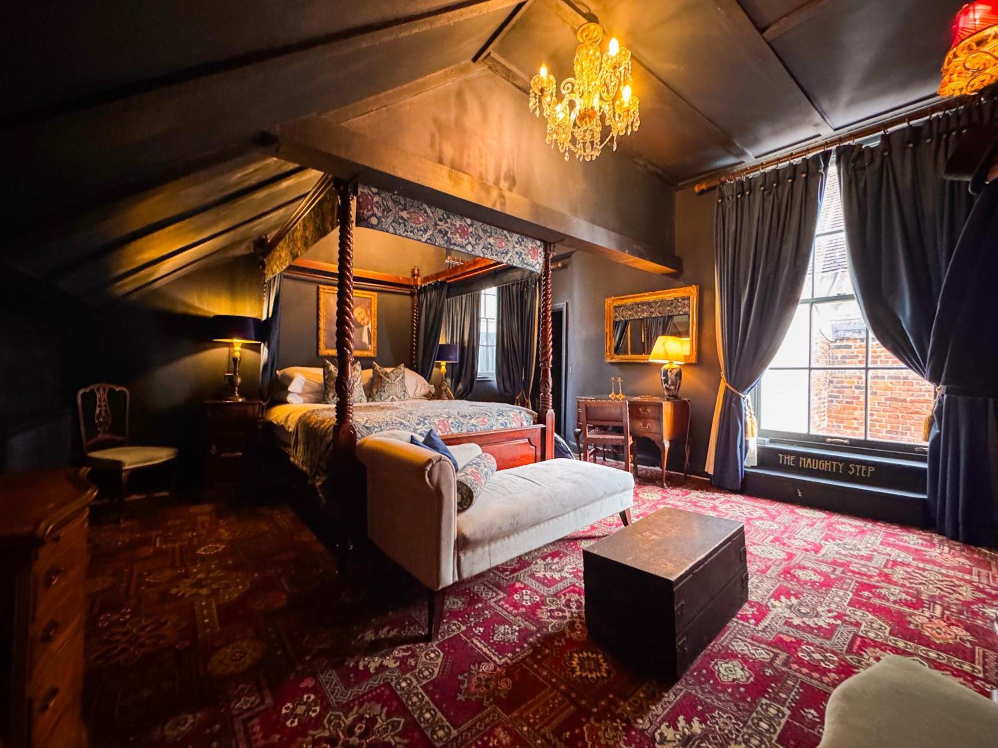 Four Poster Double Bed
