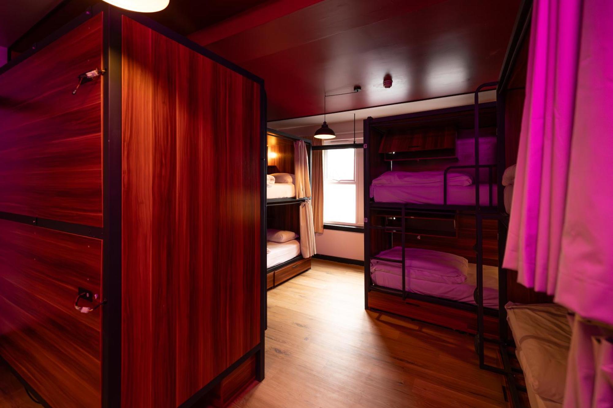 Bed 8-Bed Dormitory Room