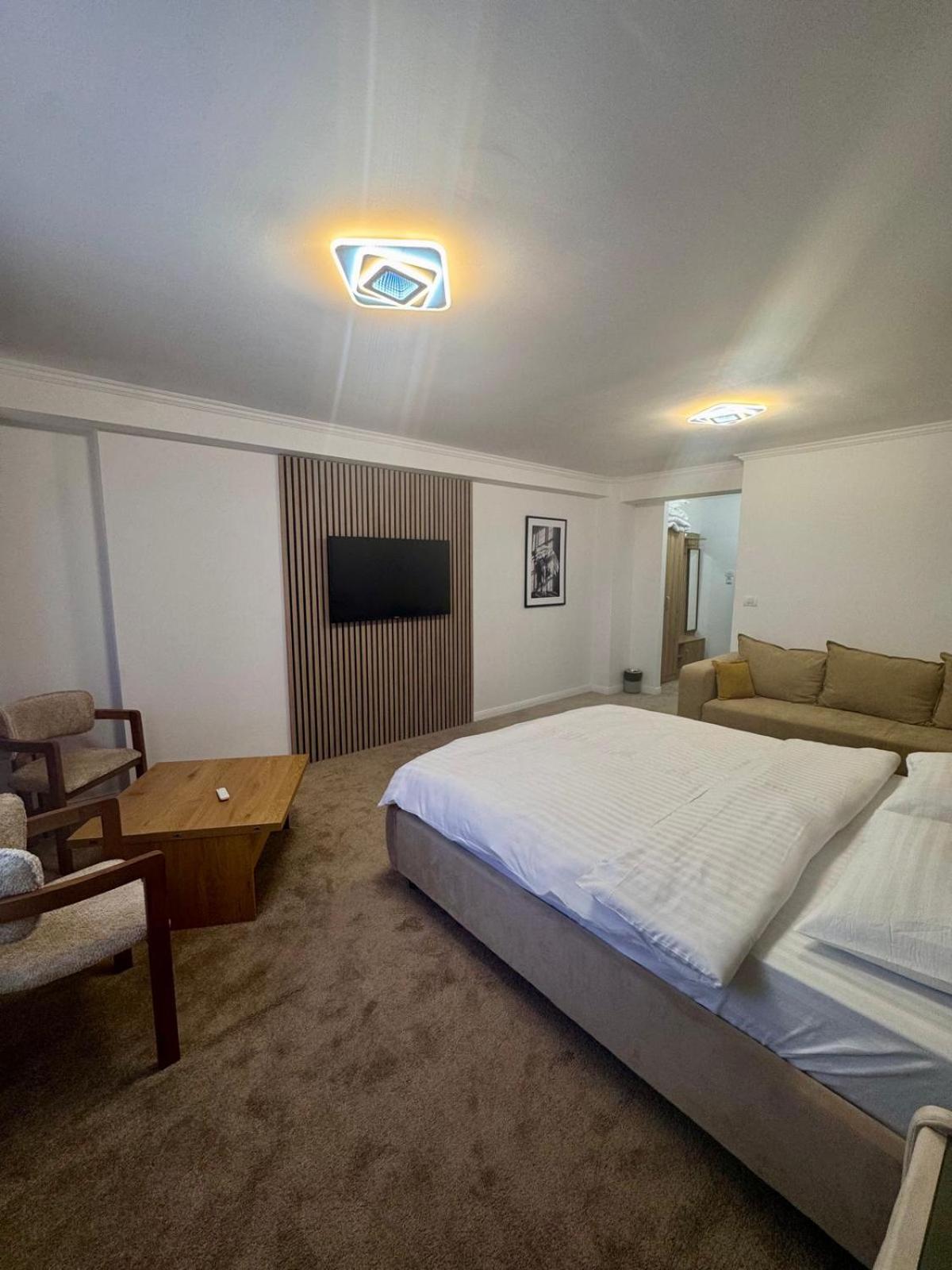 Deluxe King Studio