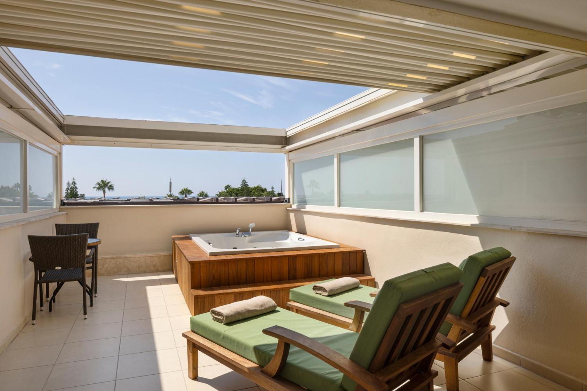 Large Double or Twin Room