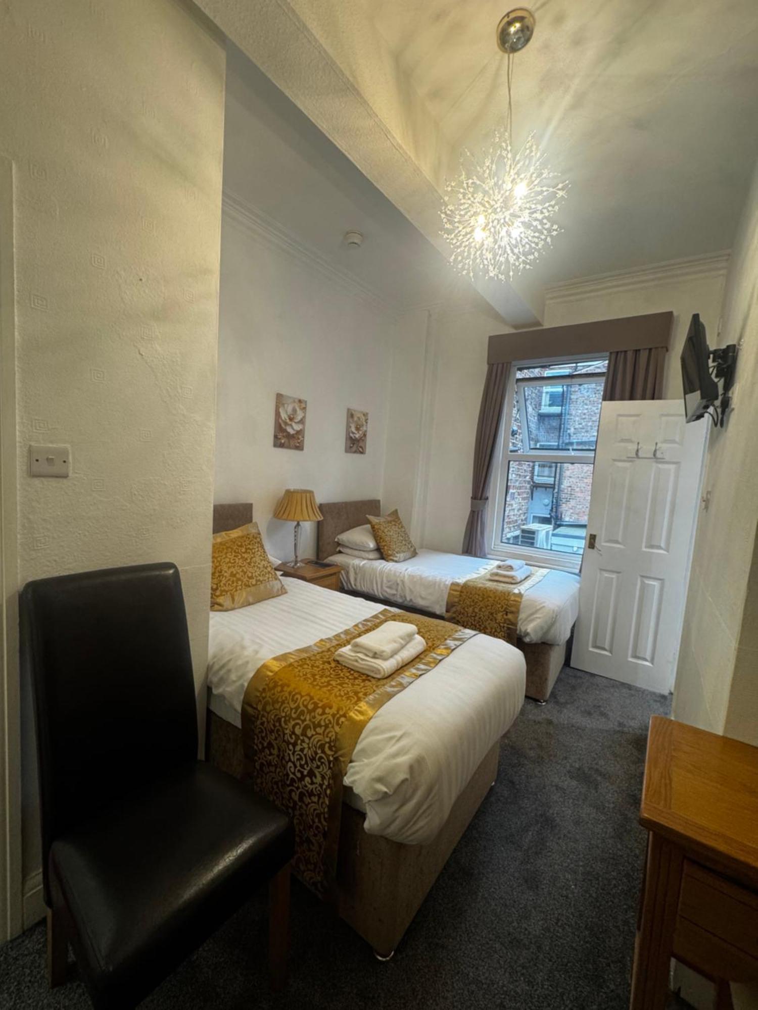 Twin Room,1742721579:JPEG
