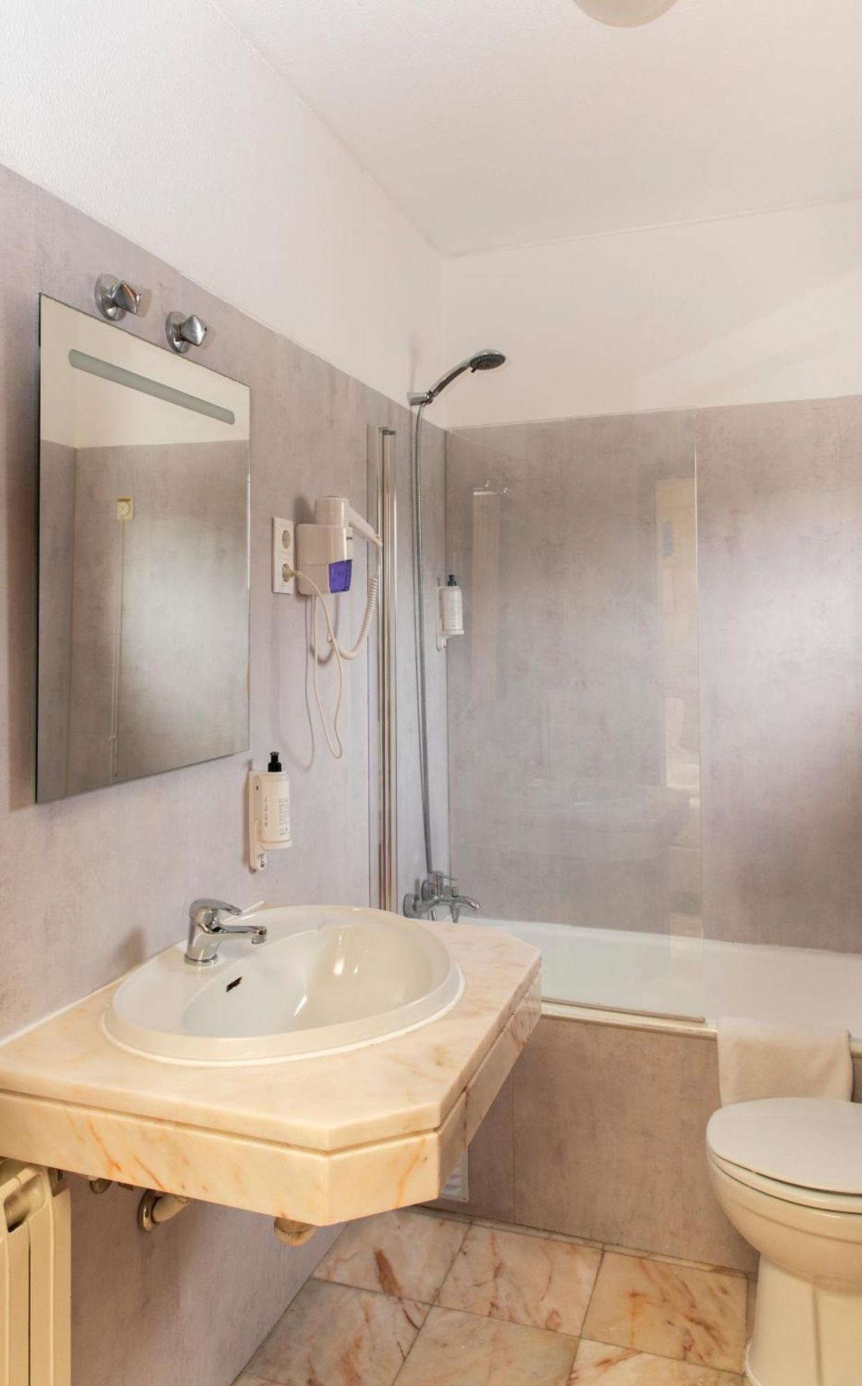 Standard Double Room,1742739689:JPEG