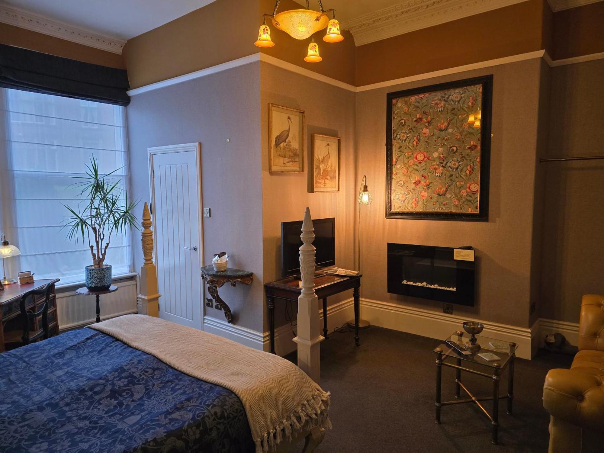 Four-Poster Ground Floor Room Ensuite