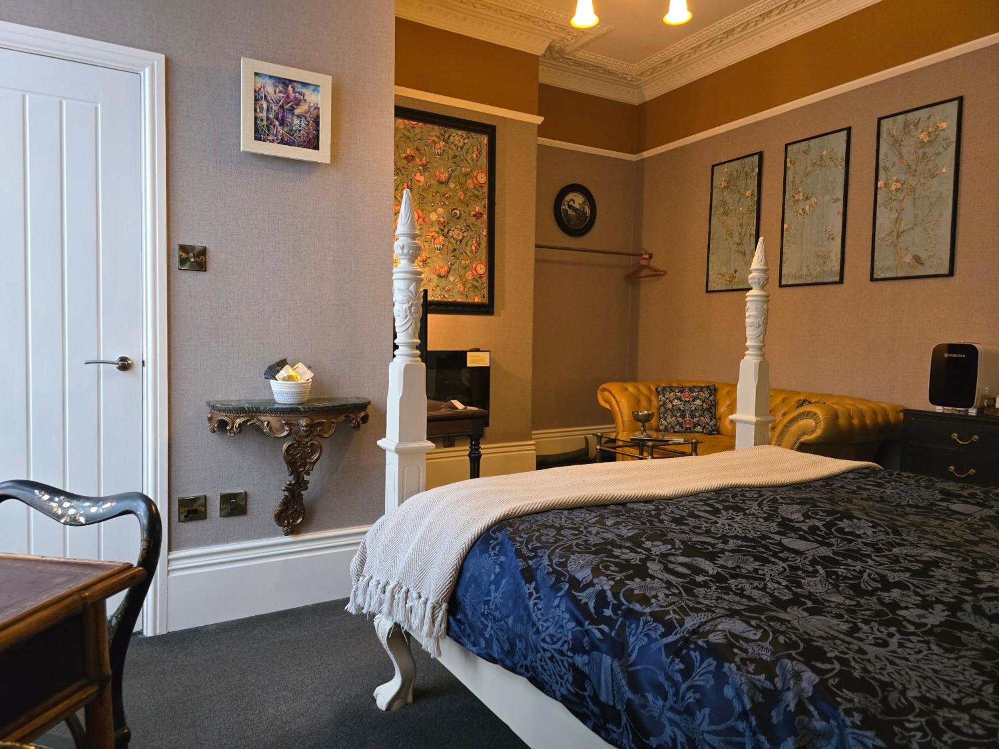 Four-Poster Ground Floor Room Ensuite