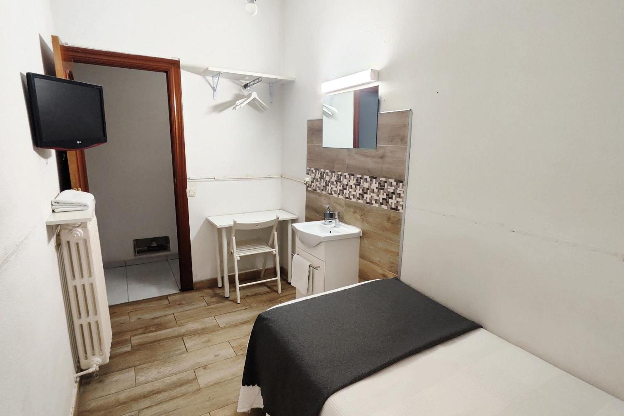 Single Room,1742754239:JPEG