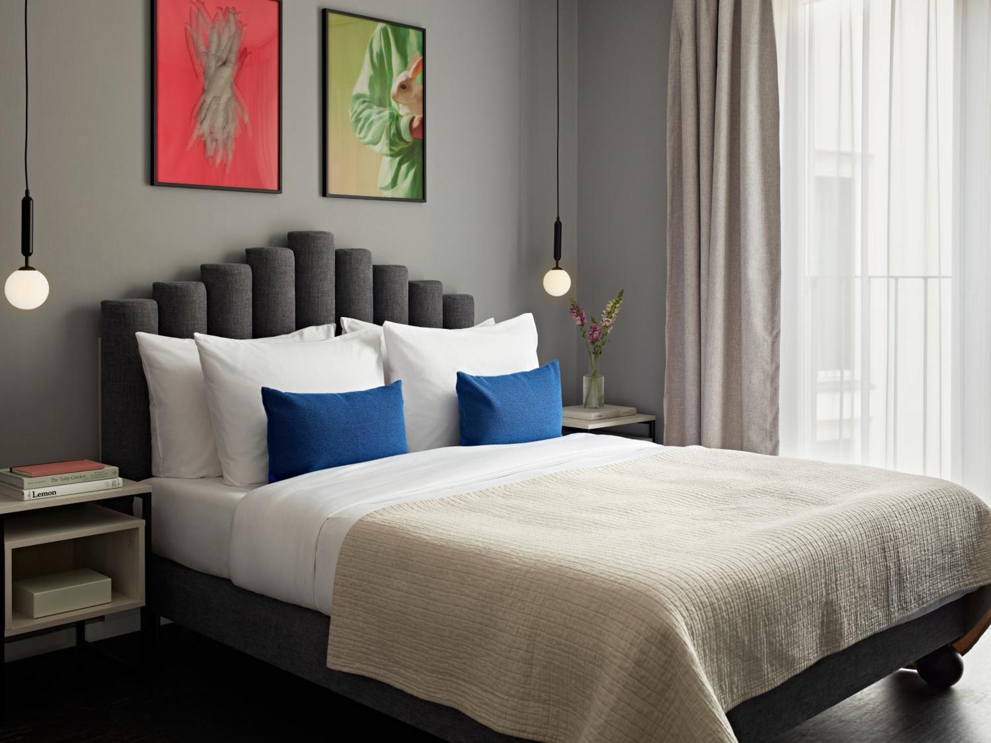 Estudio Extragrande con zona de cocina, balcón y sofá cama