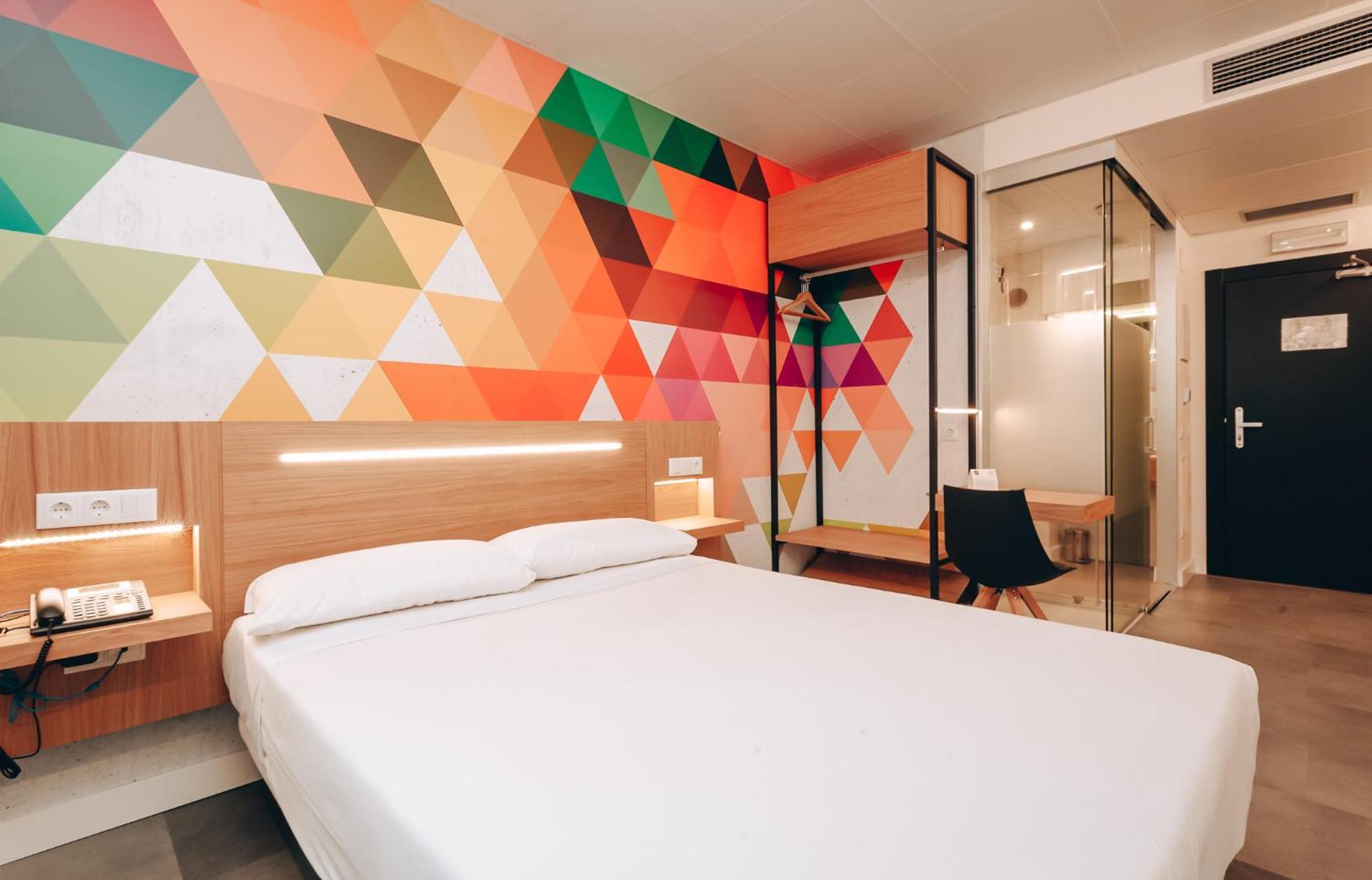 Quarto com Cama de Casal ou 2 de Solteiro