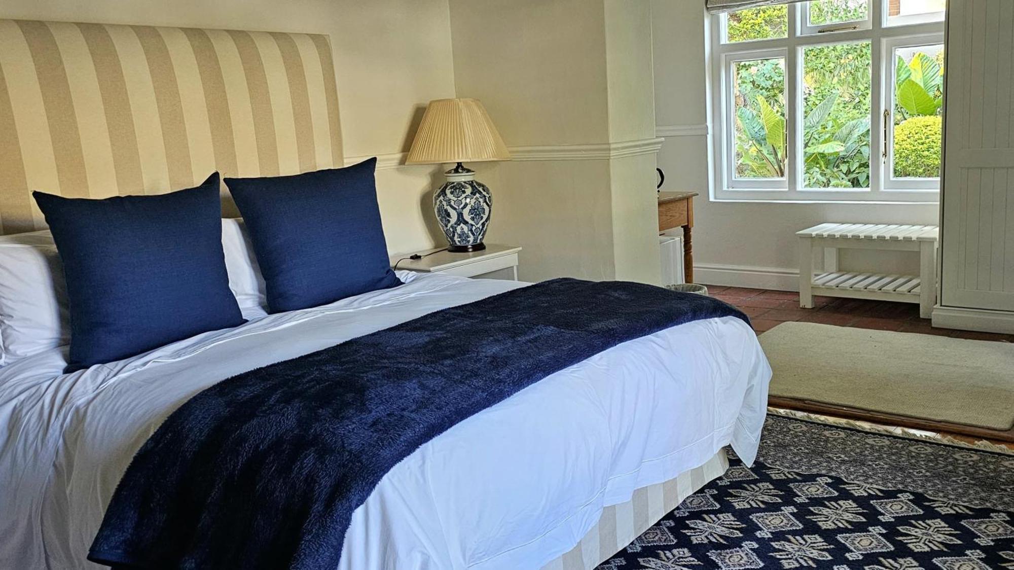 Queen Room Garden View