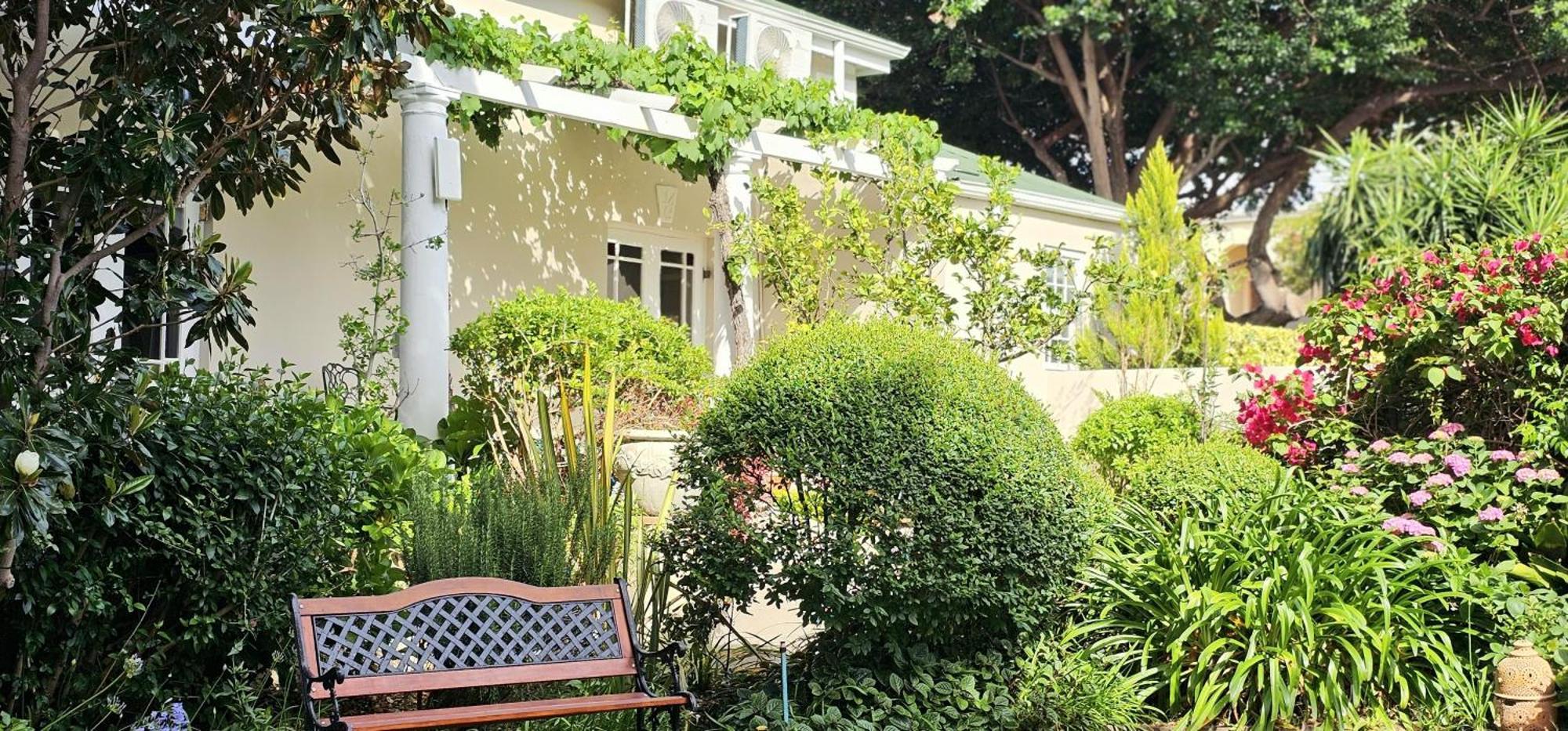 Queen Room Garden View