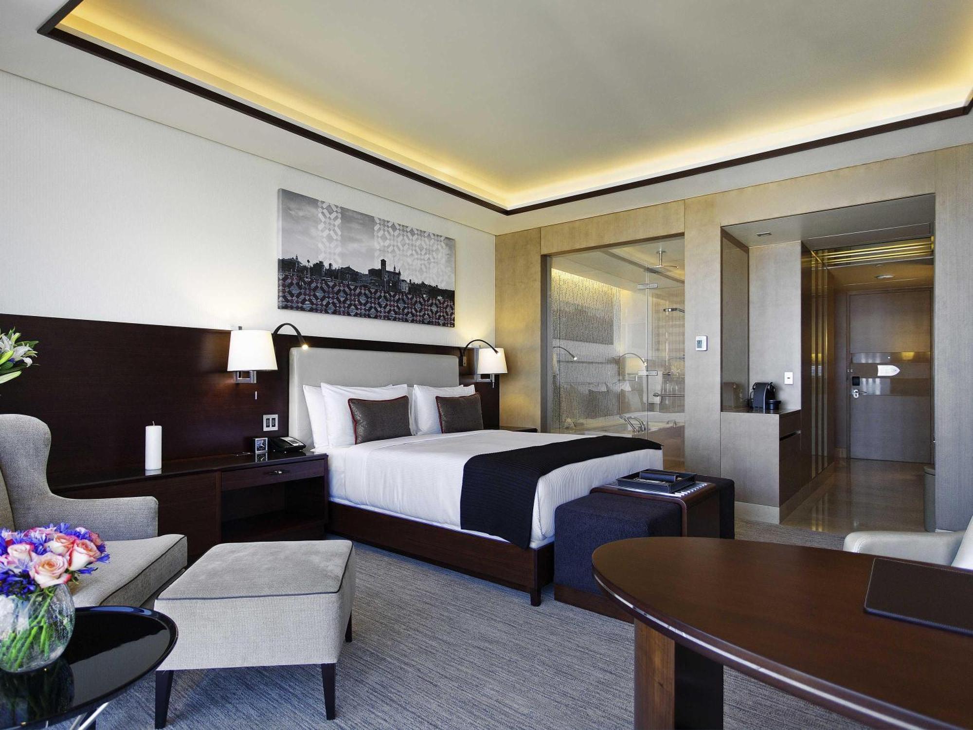 Quarto Deluxe com Cama King-size e Vista do Mar