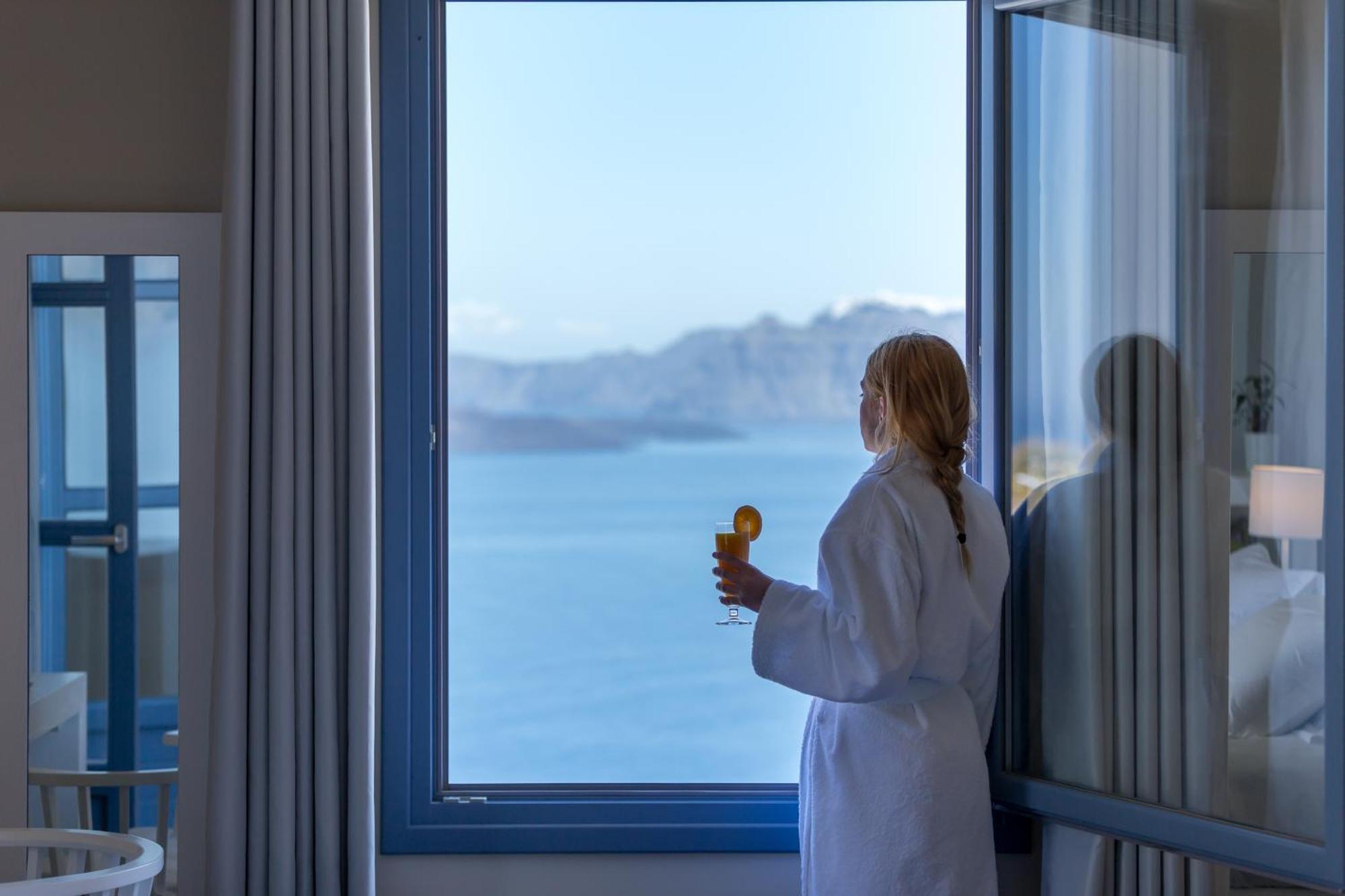 Honeymoon Suite Caldera View Plunge Pool