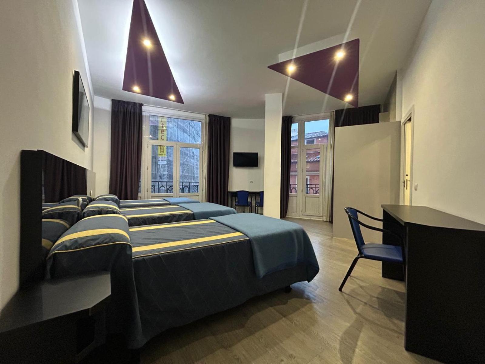 Triple Room,1742837095:JPEG