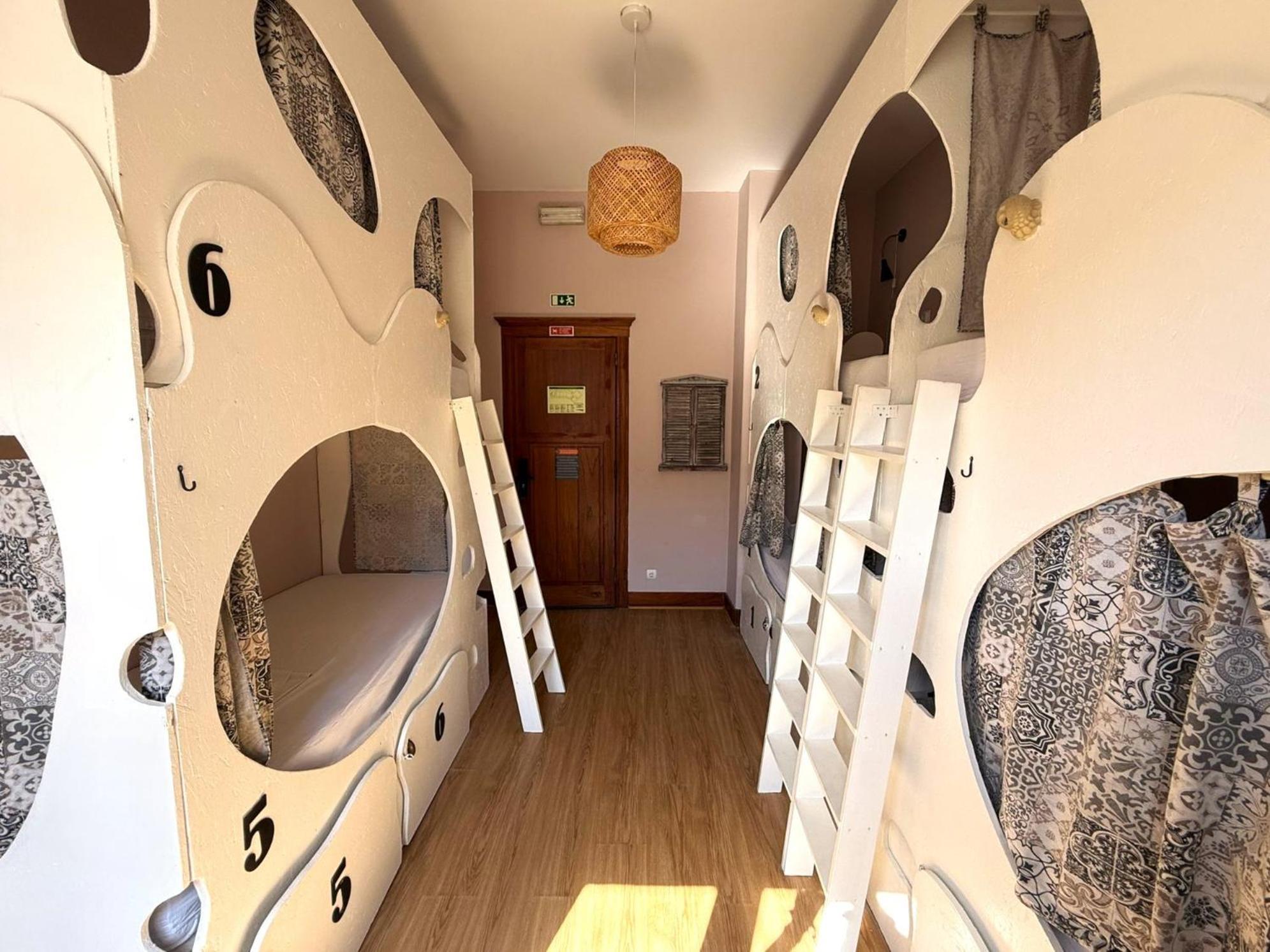 Bed 6-Bed Mixed Dormitory Room