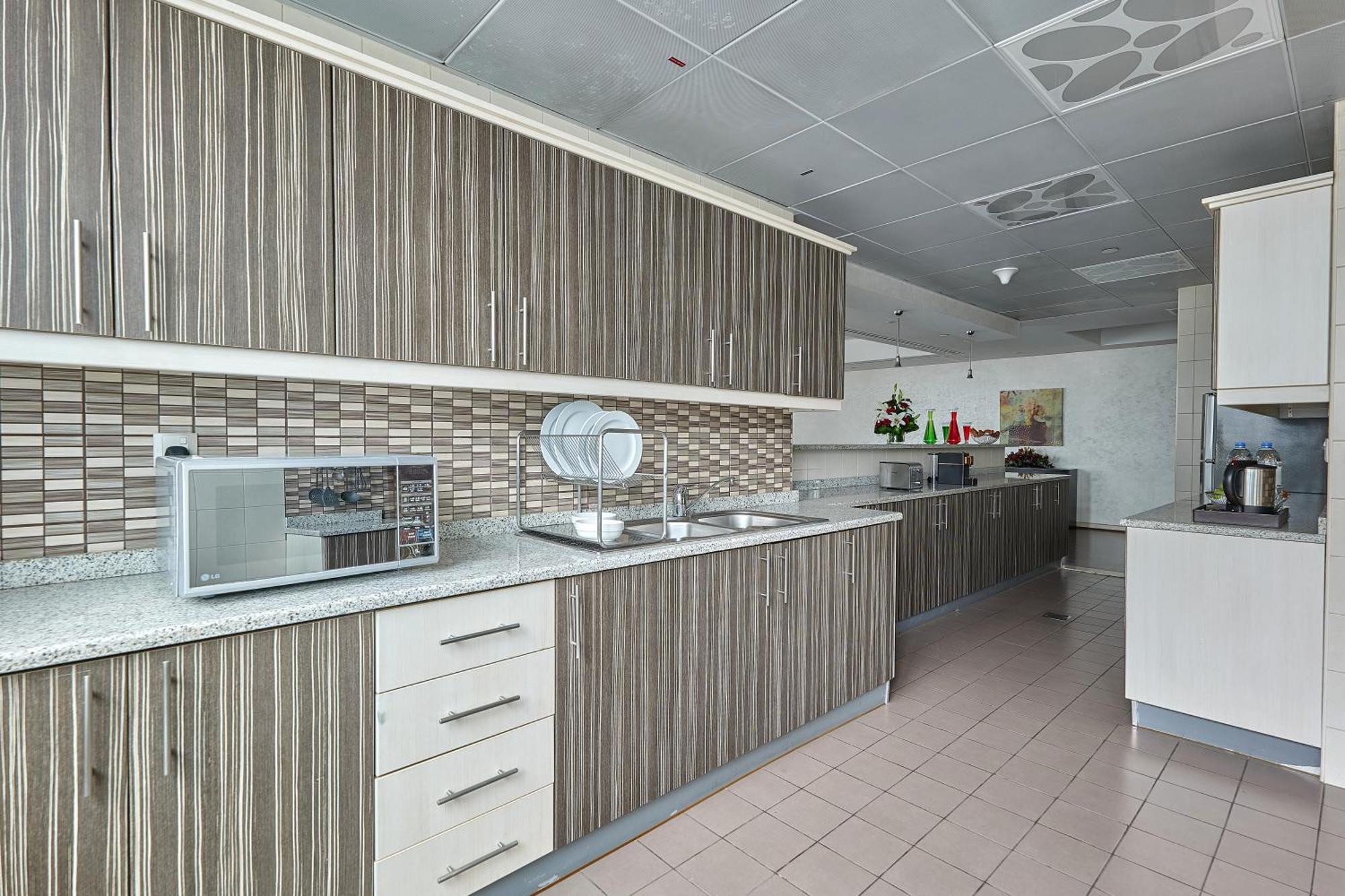 Deluxe One-Bedroom Apartment