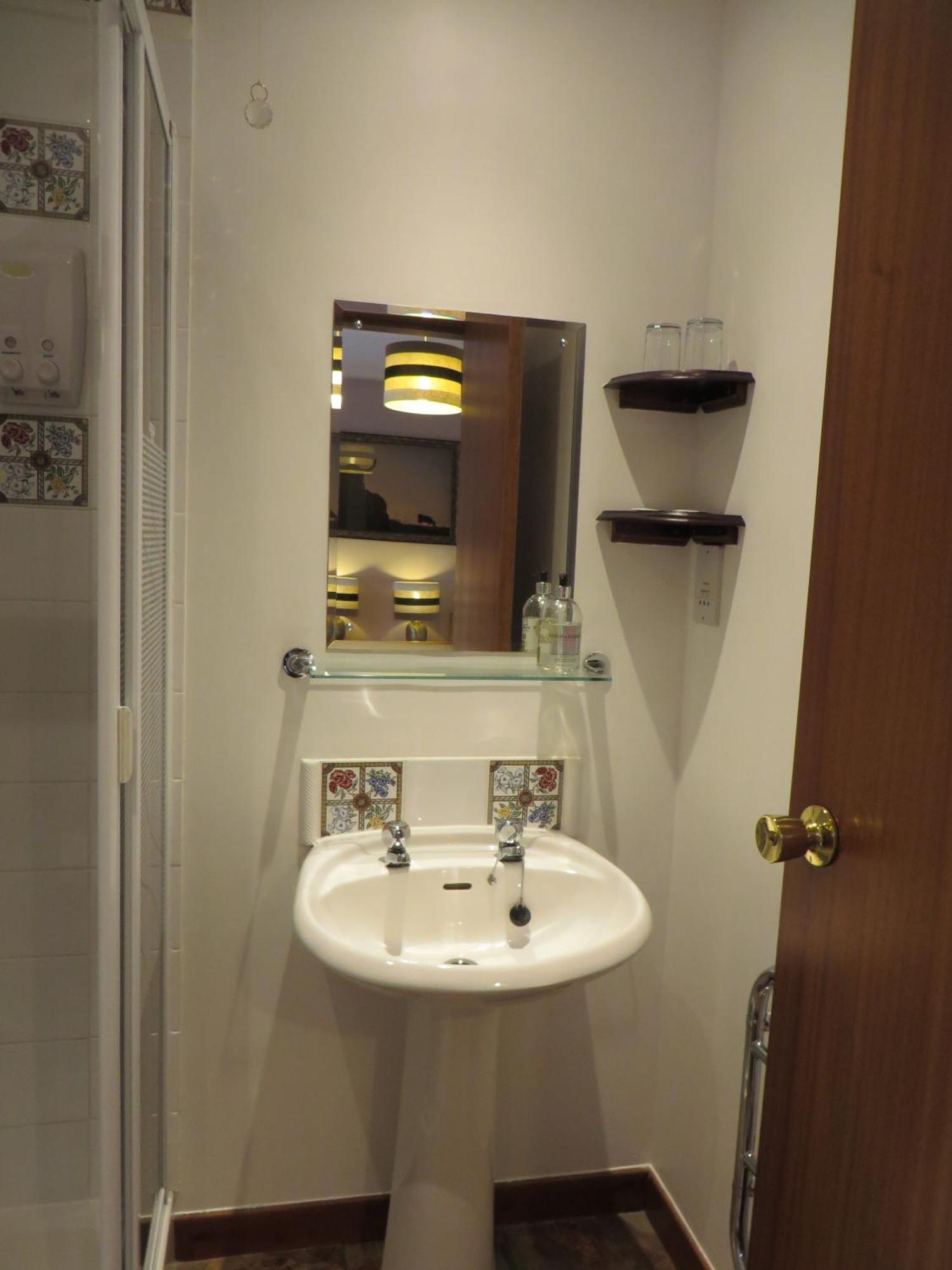 Twin Room Private Bathroom