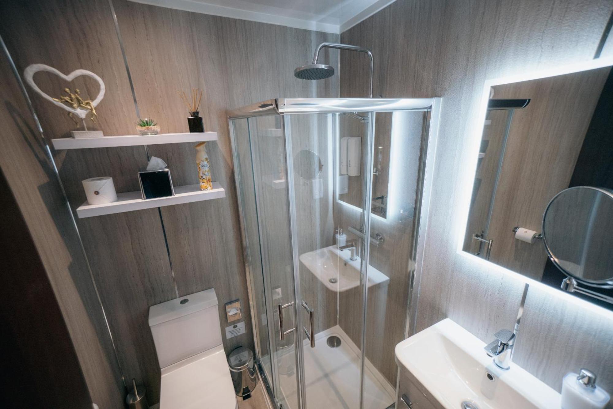 Double Room Private Bathroom